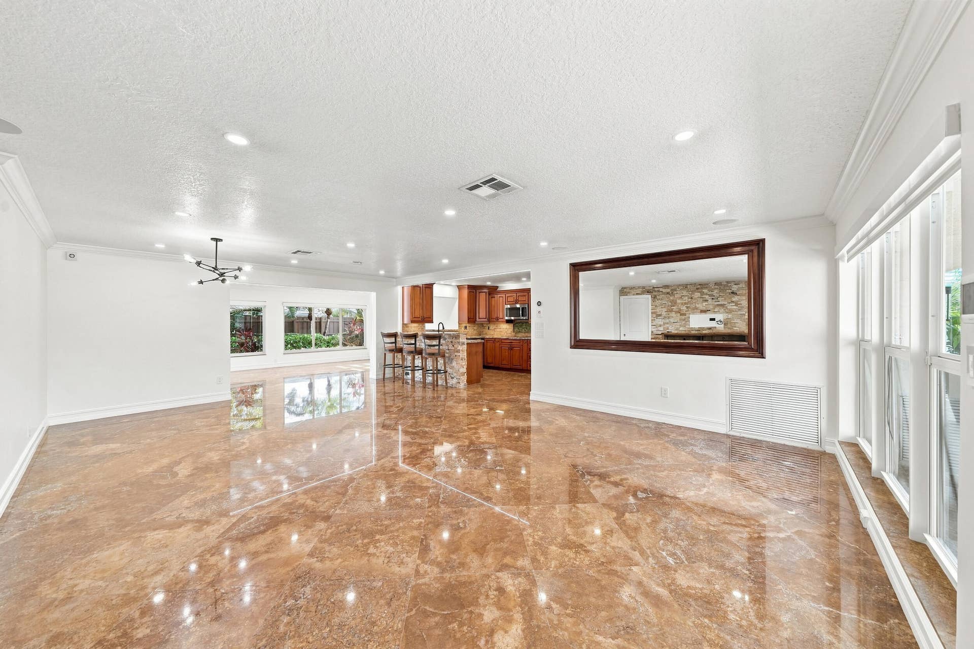 2010 NE 31ST Street, Lighthouse Point, FL 33064 Great Room