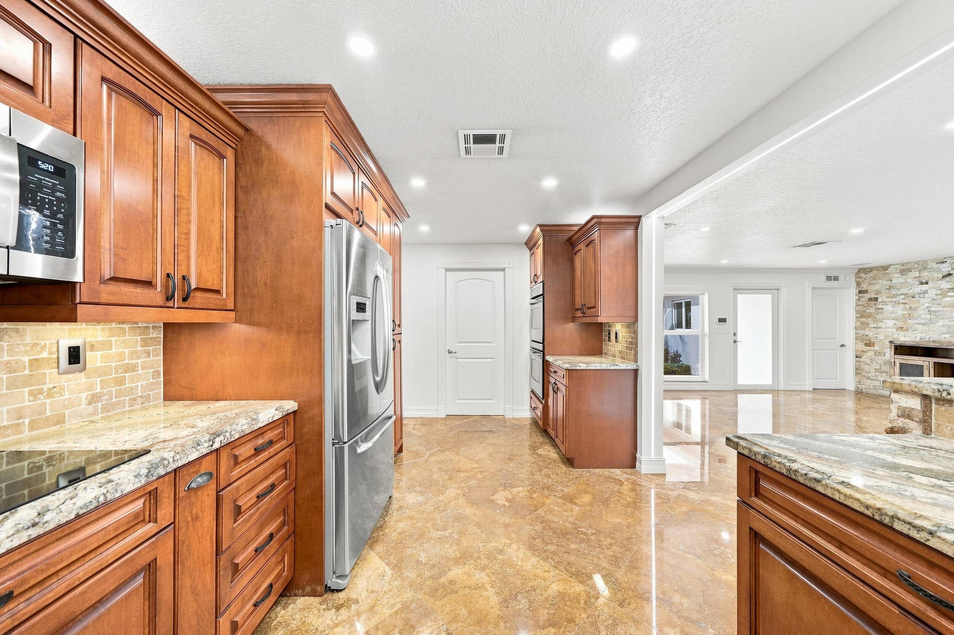 2010 NE 31ST Street, Lighthouse Point, FL 33064 Kitchen