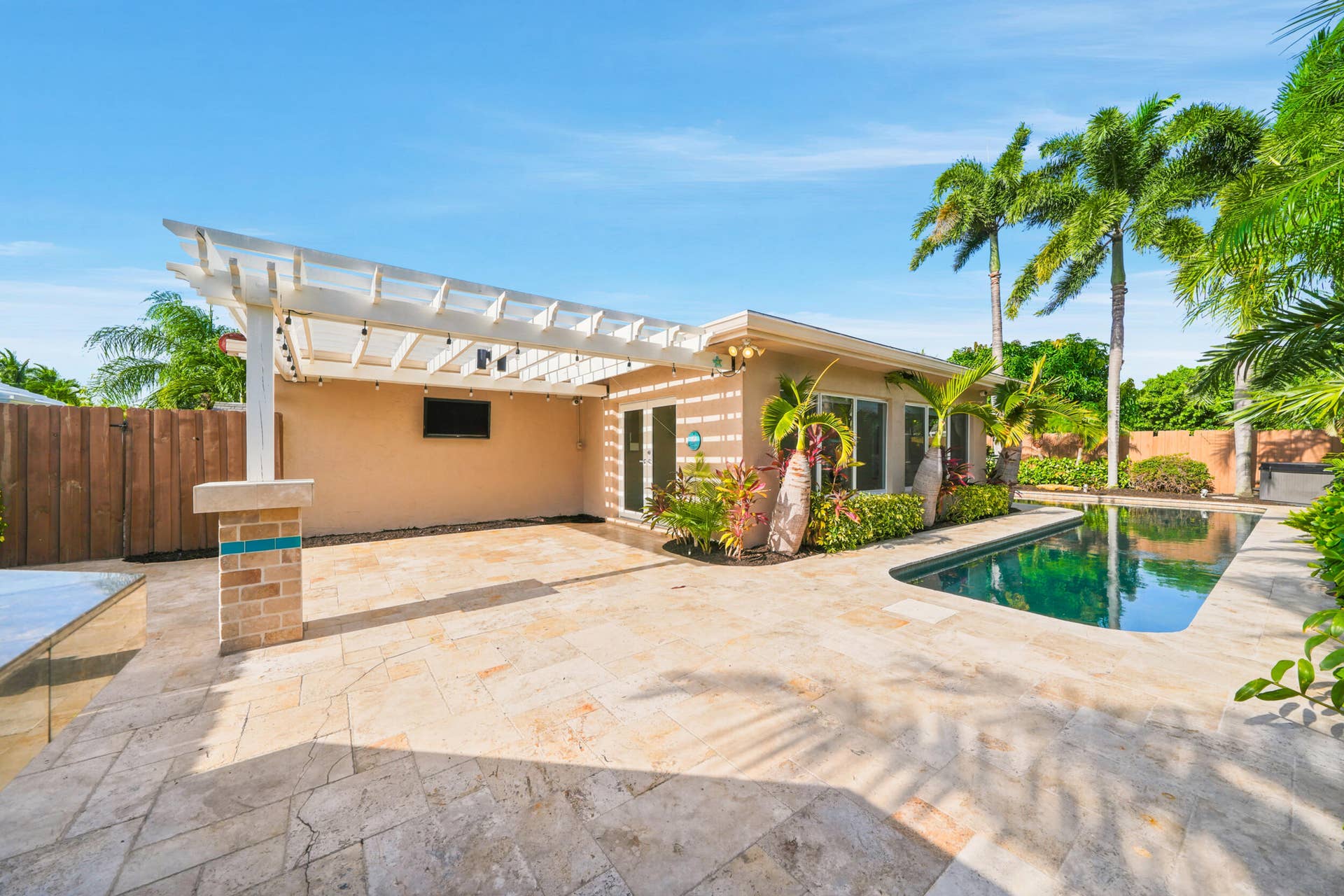 2010 NE 31ST Street, Lighthouse Point, FL 33064 Exterior