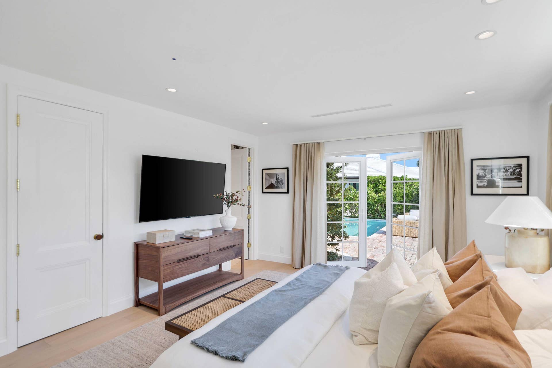 22-Guest Bedroom1