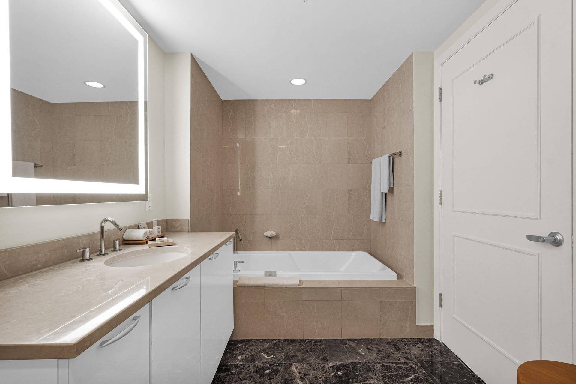 505 N FORT LAUDERDALE BEACH Boulevard, #1603, Fort Lauderdale, FL 33304 Separate Shower and Tub