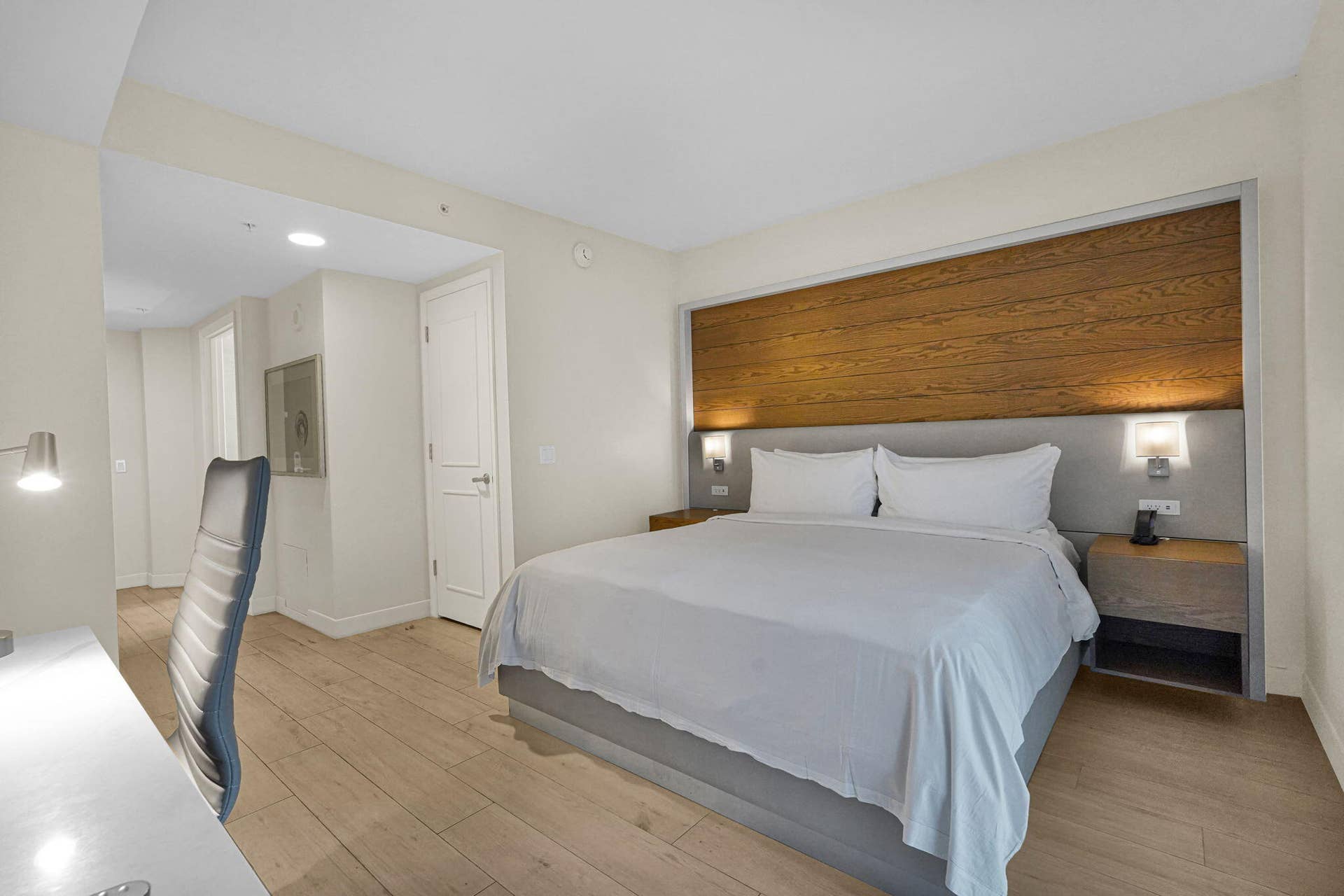 505 N FORT LAUDERDALE BEACH Boulevard, #1603, Fort Lauderdale, FL 33304 Plush King Bed