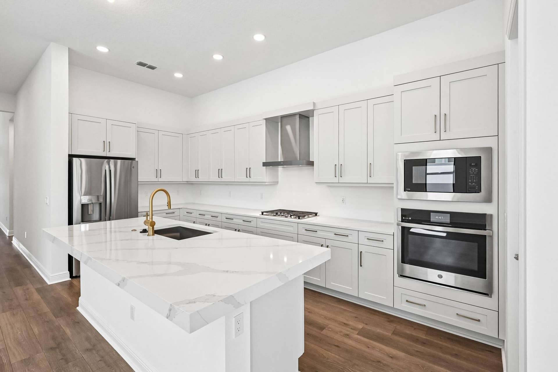 2157 SE Mosaic Boulevard, Port St Lucie, FL 34984 Kitchen