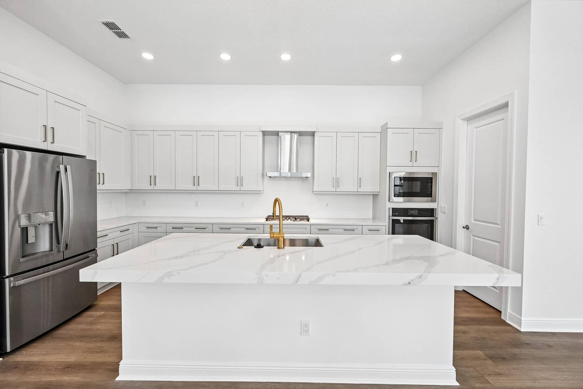 2157 SE Mosaic Boulevard, Port St Lucie, FL 34984 Kitchen