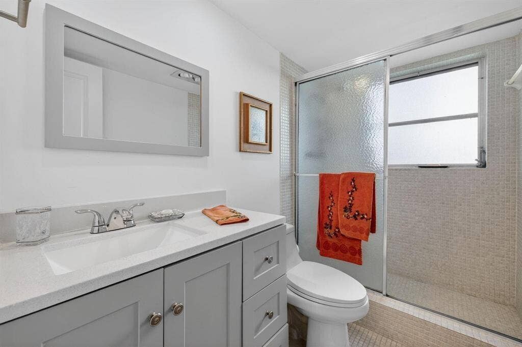 3200 N Course Lane, #116, Pompano Beach, FL 33069 Guest bath