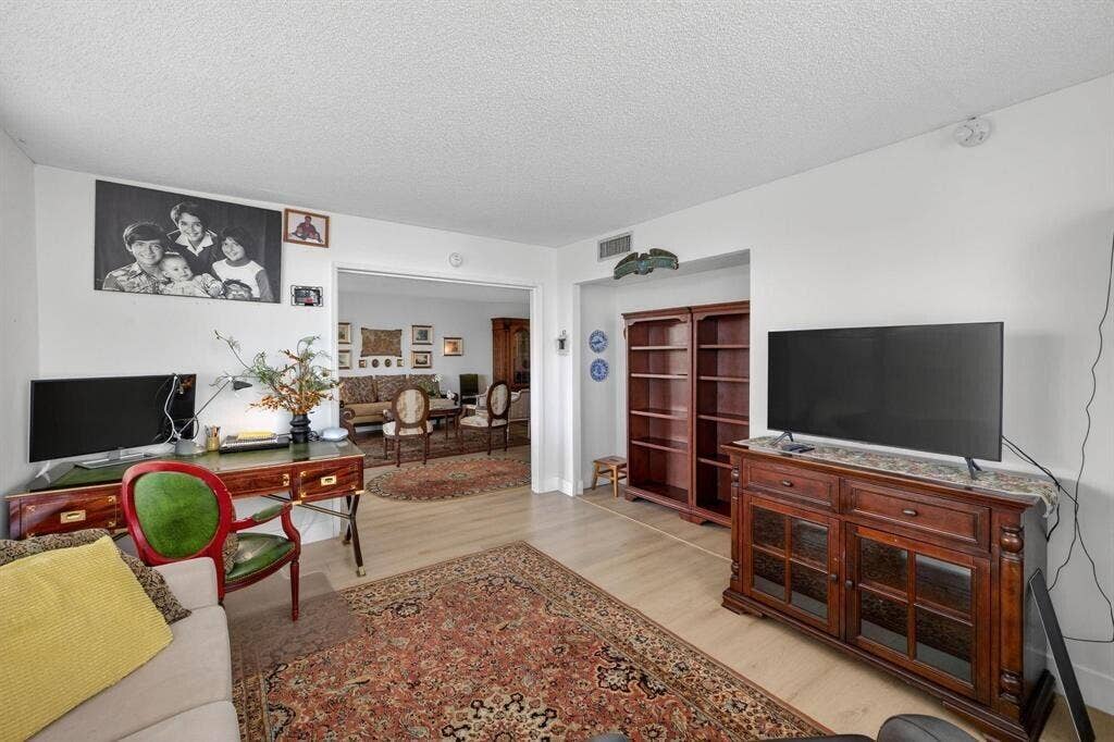 3200 N Course Lane, #116, Pompano Beach, FL 33069 Den
