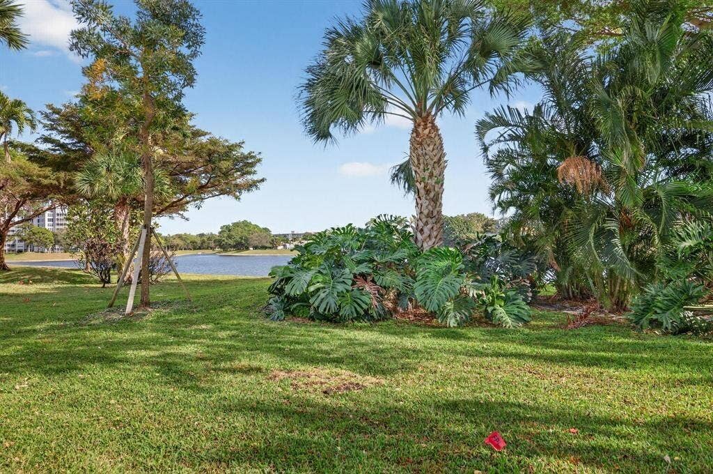 3200 N Course Lane, #116, Pompano Beach, FL 33069 Landscaping