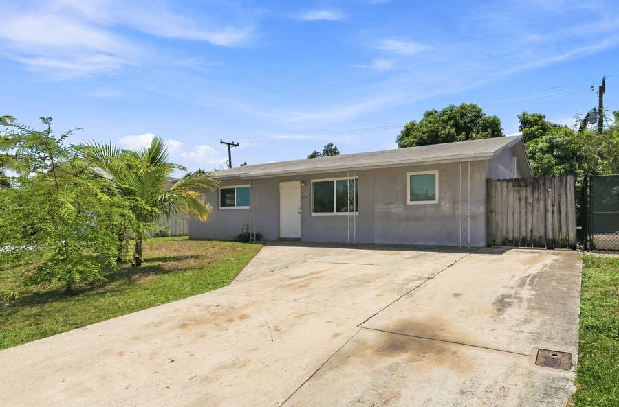 Property photo for 1010 Pinetree Drive, Lantana, FL