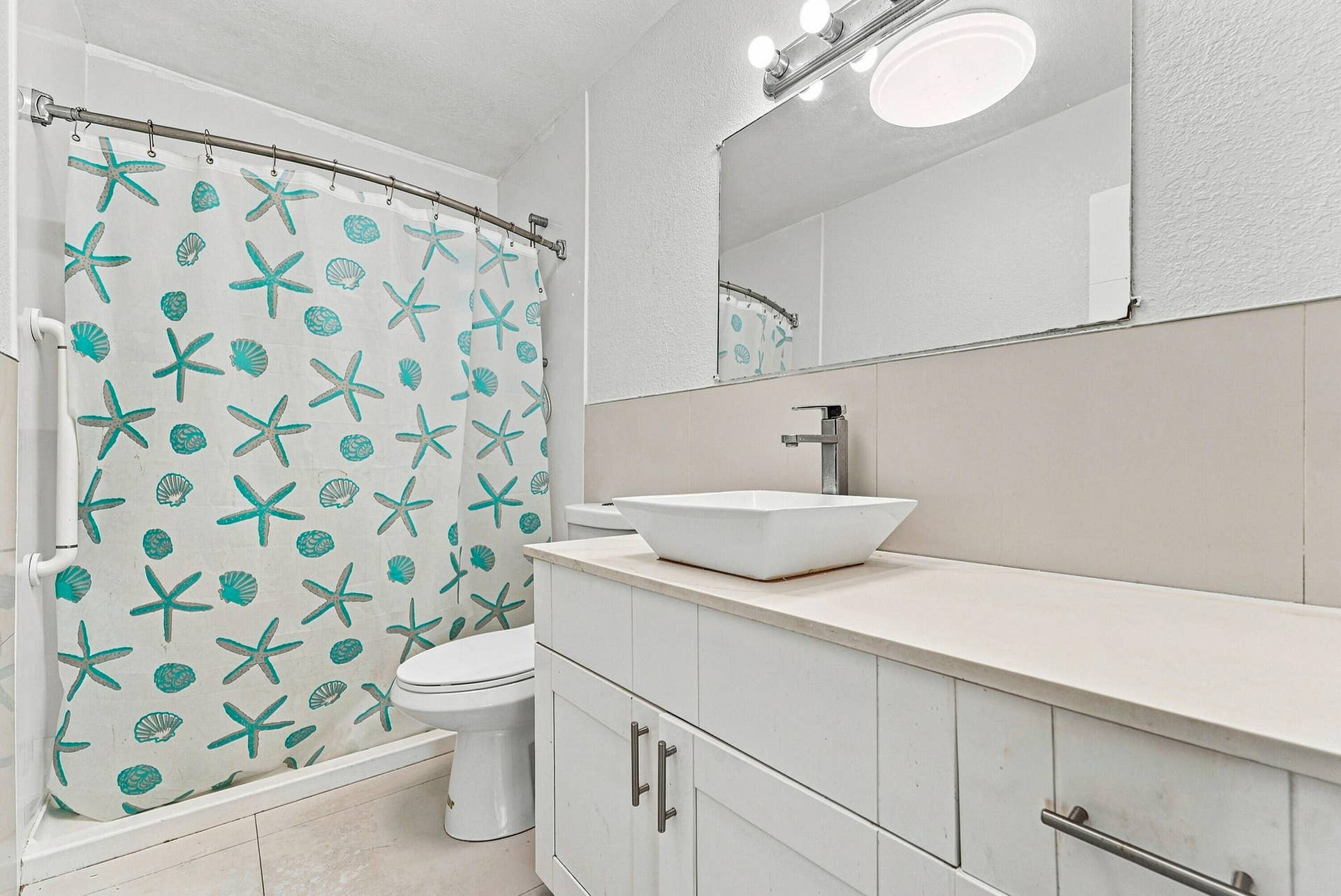 1010 Pinetree Drive, Lantana, FL 33462 09_bathroom