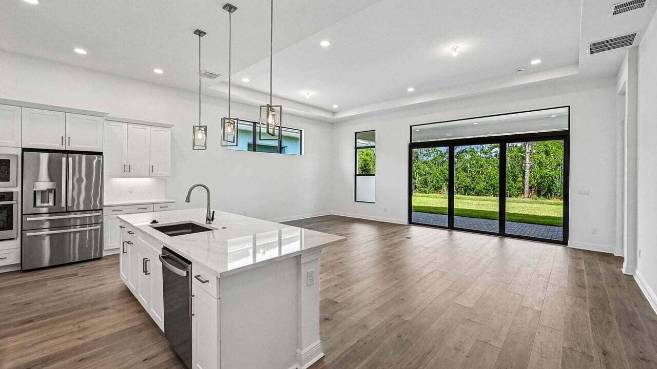 13566 SE Grovewood Drive, Port St Lucie, FL 34984 Kitchen
