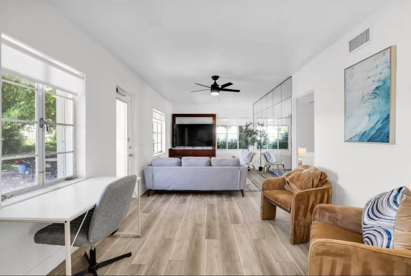 320 Inlet Way, #1, Palm Beach Shores, Palm Beach Shores, FL 33404 Living room 1