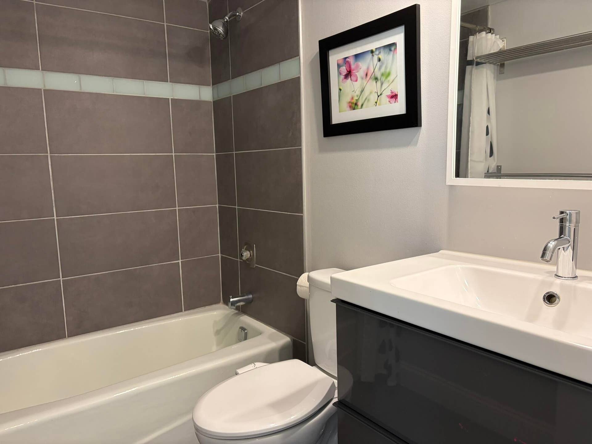 1of2 Remodeled full bath