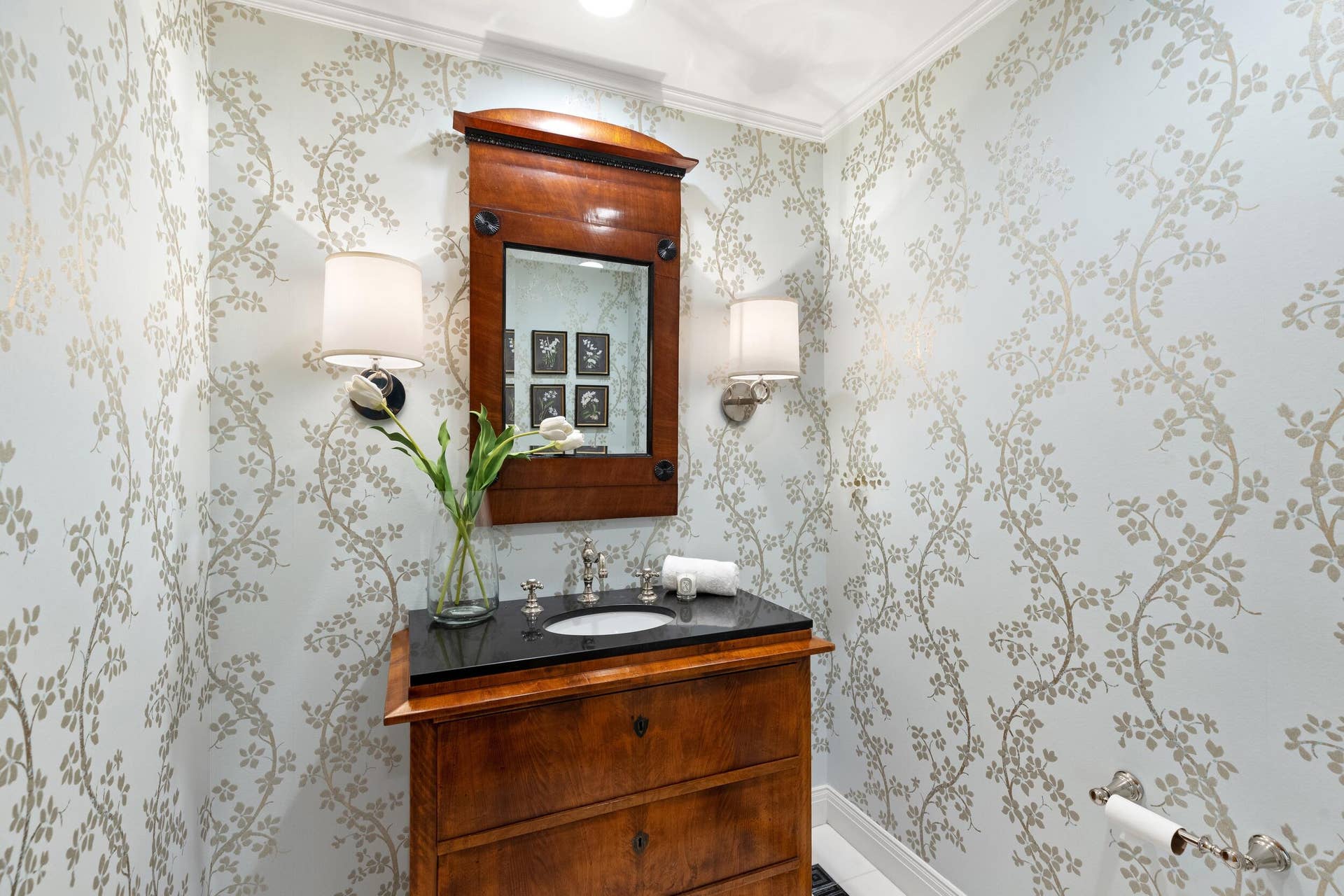 200 Bradley Place, #301, Palm Beach, FL 33480 Powder Room