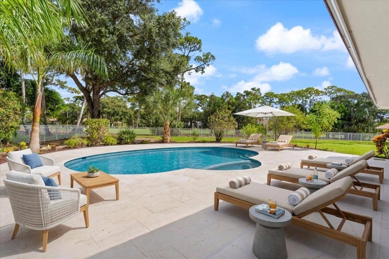 Virtually staged poolside
