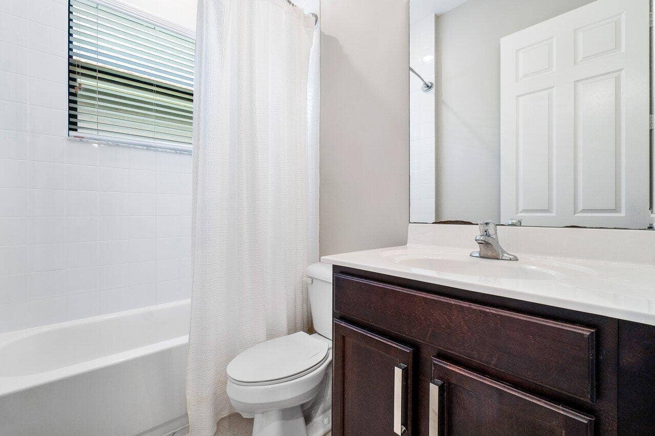 7883 Clay Mica Court, Delray Beach, FL 33446 Guest Bath