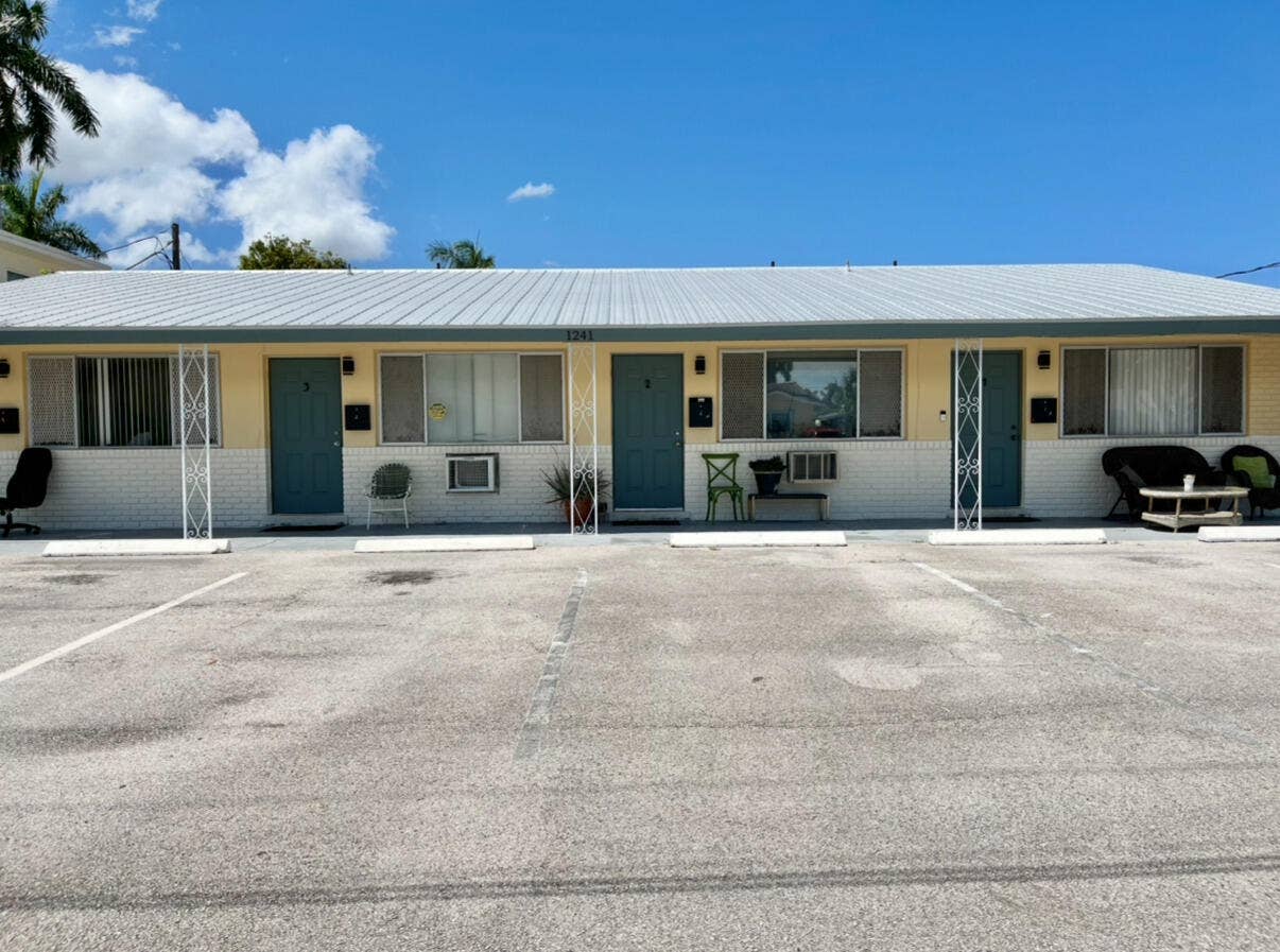 1241 SE 3RD Street, #1-4, Deerfield Beach, FL 33441 41884b0a-de31-4560-ae36-ec98bf7afcf1