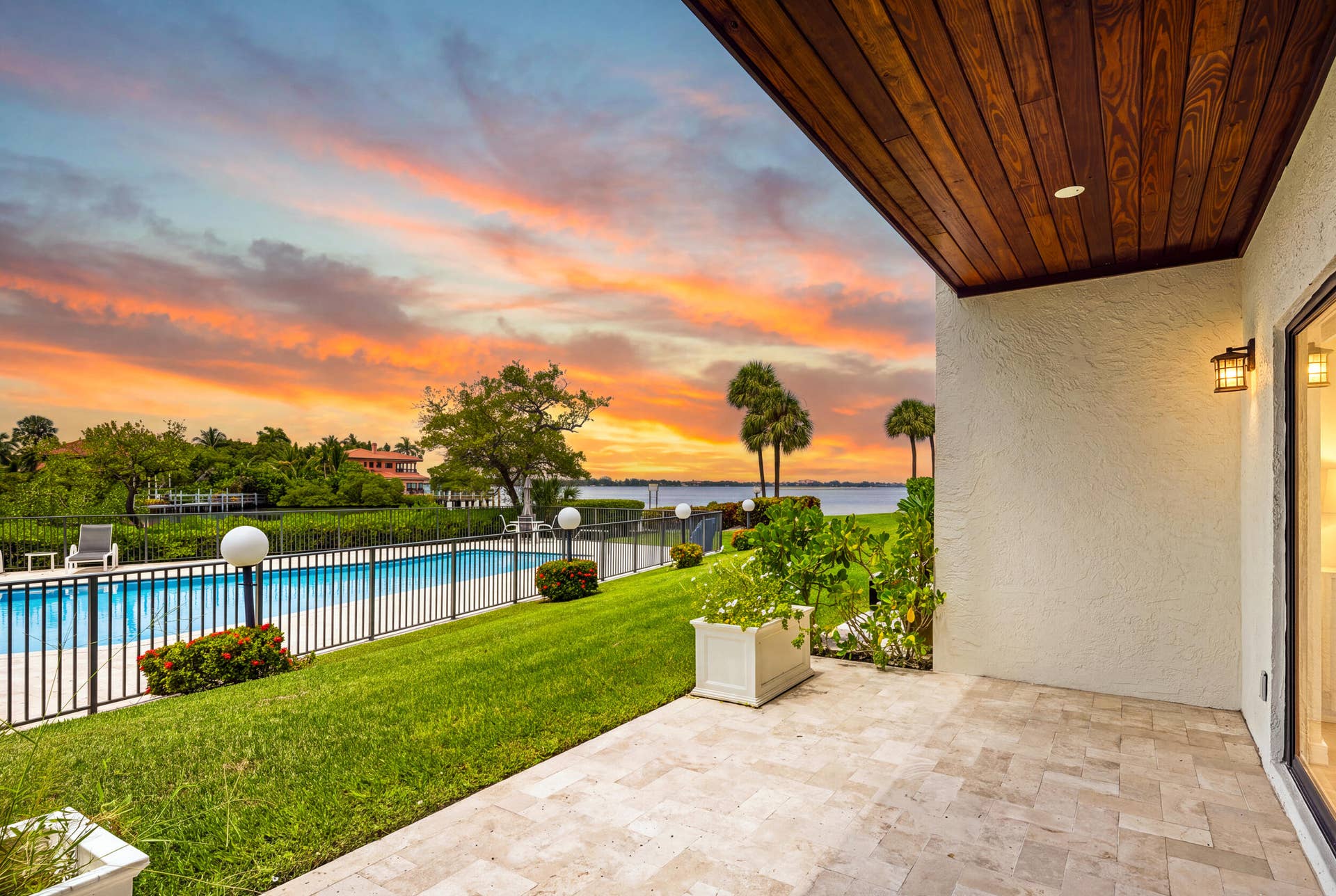 3474 S OCEAN Boulevard, #10, Palm Beach, FL 33480 Backyard Patio