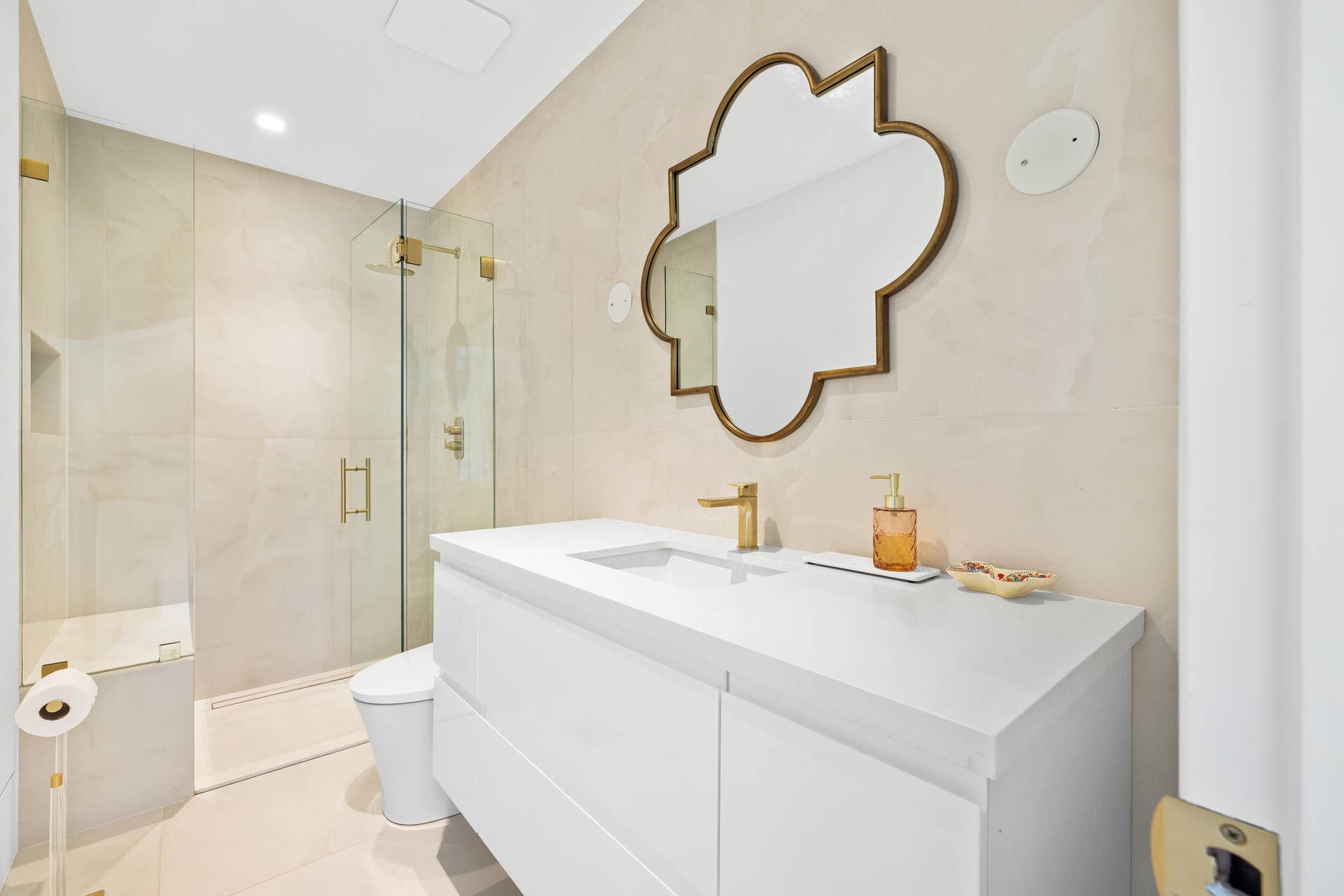 3474 S OCEAN Boulevard, #10, Palm Beach, FL 33480 Guest Bath
