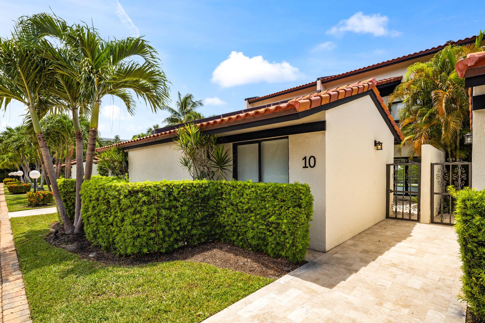 3474 S OCEAN Boulevard, #10, Palm Beach, FL 33480 Private Front Entrance