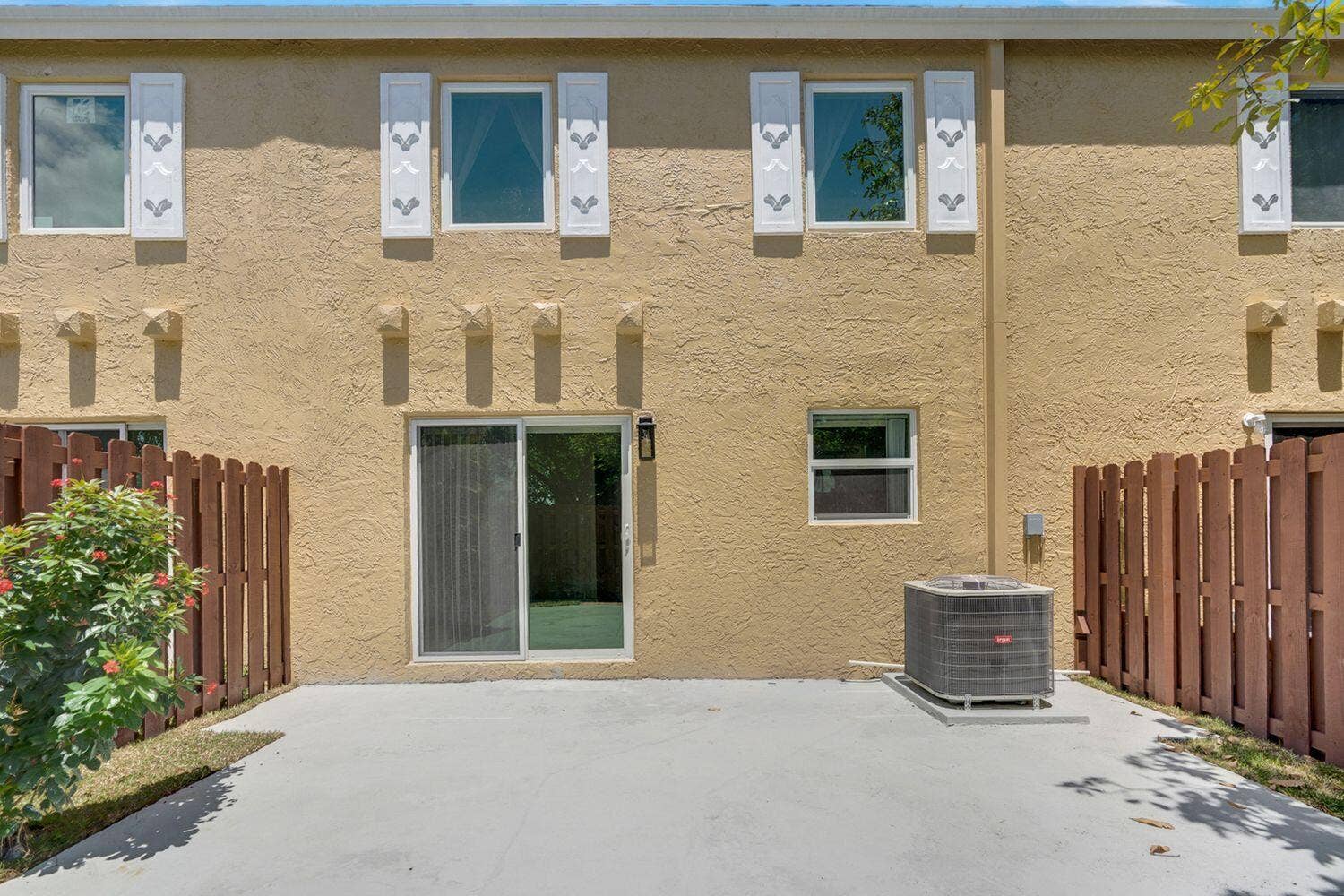 10792 La Placida Drive, #4, Coral Springs, FL 33065 1500x1000 - 2026-08-18T194045.488