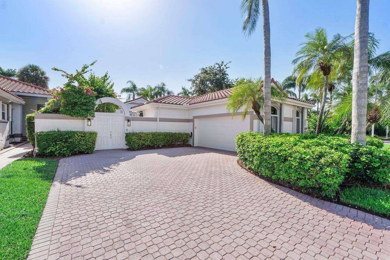 1081 BEL AIRE Drive E, Pembroke Pines, FL 33027 1081_Bel_Aire_Dr_E_016