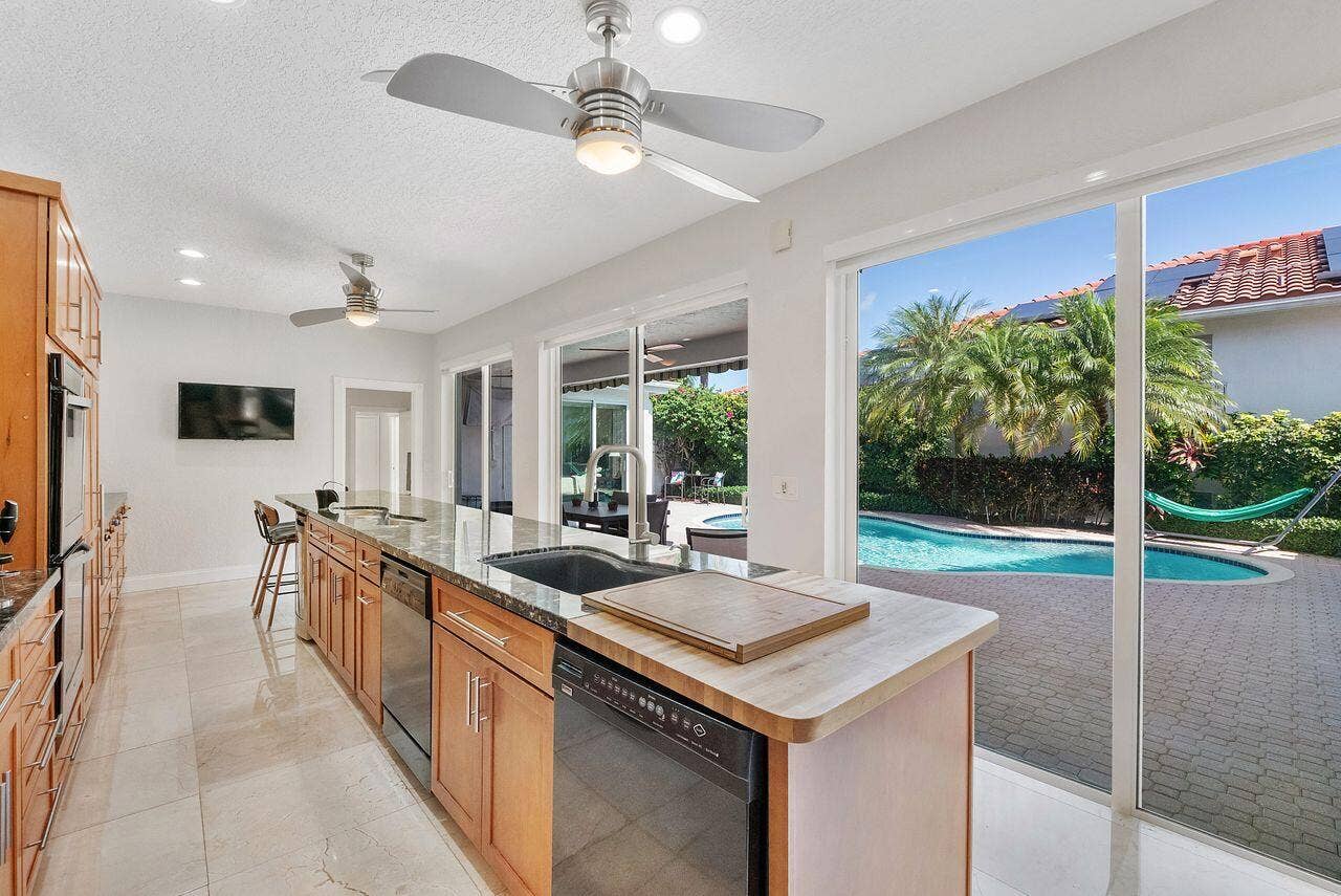 1081 BEL AIRE Drive E, Pembroke Pines, FL 33027 1081_Bel_Aire_Dr_E_032