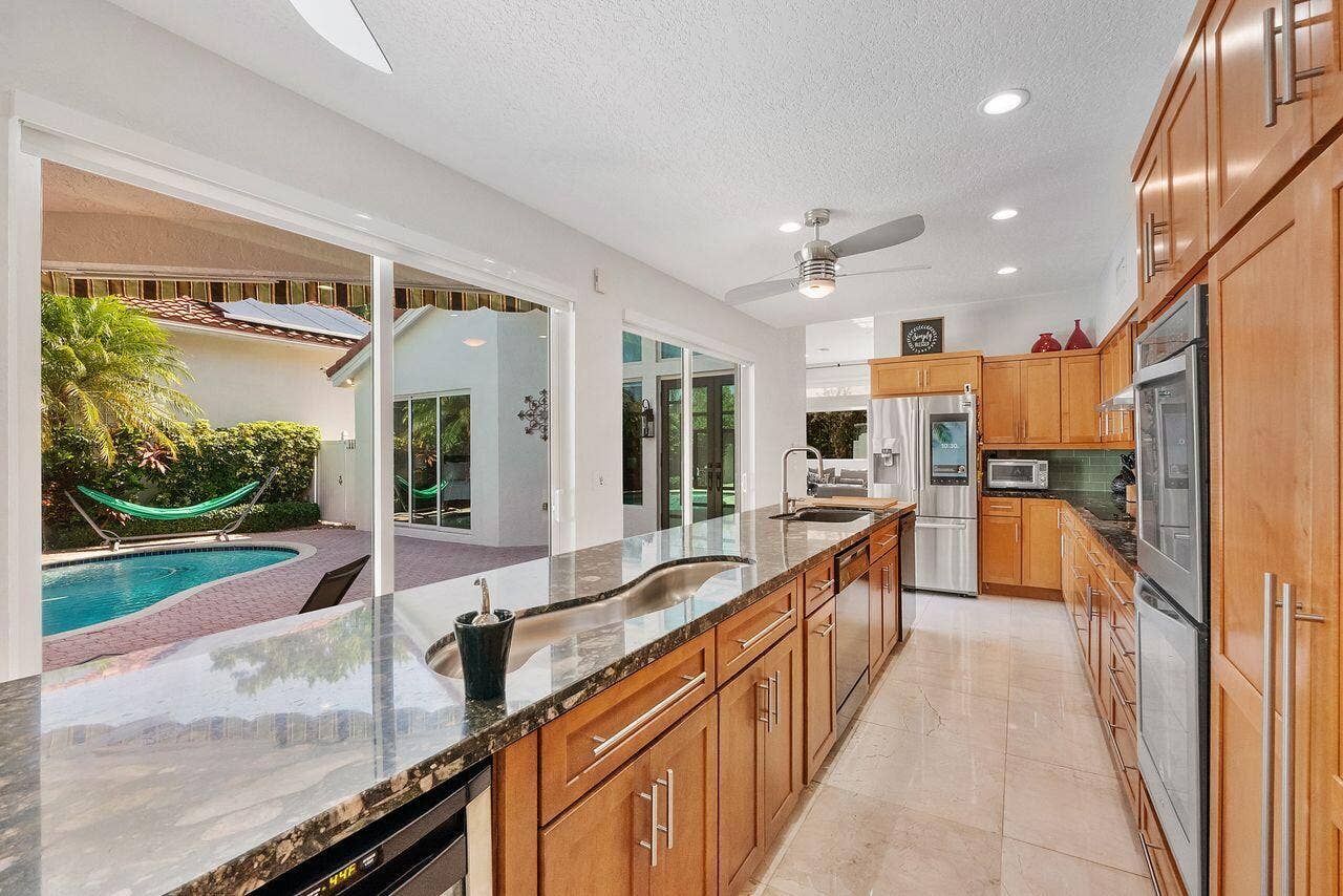1081 BEL AIRE Drive E, Pembroke Pines, FL 33027 1081_Bel_Aire_Dr_E_034
