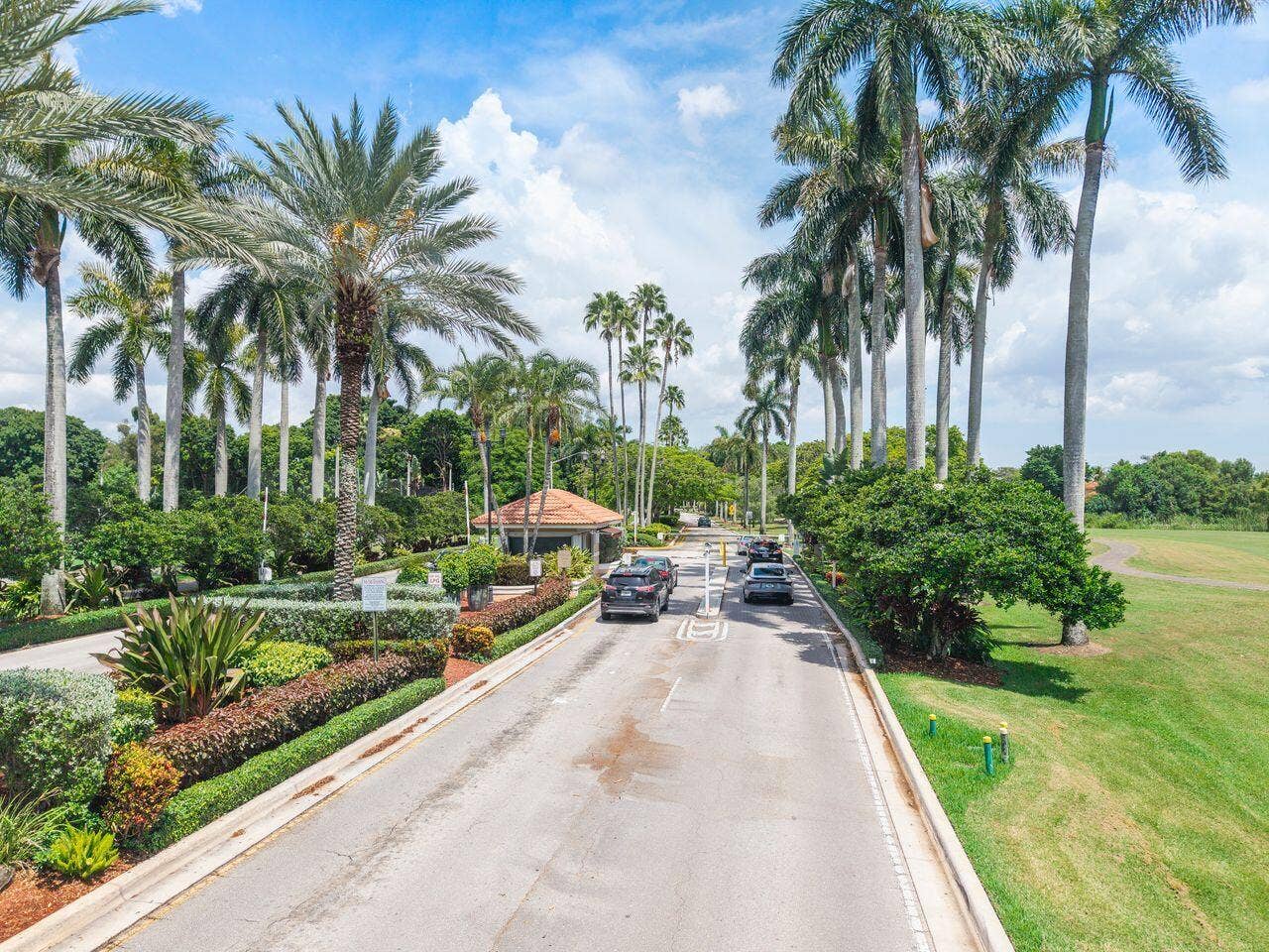 1081 BEL AIRE Drive E, Pembroke Pines, FL 33027 1081_Bel_Aire_Dr_E_v2_002