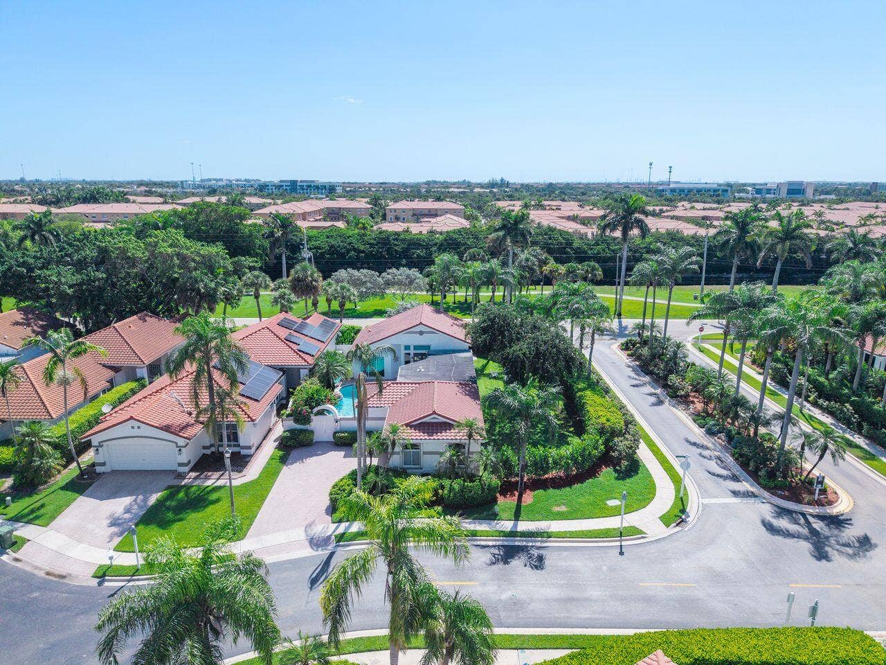 1081 BEL AIRE Drive E, Pembroke Pines, FL 33027 1081_Bel_Aire_Dr_E_004