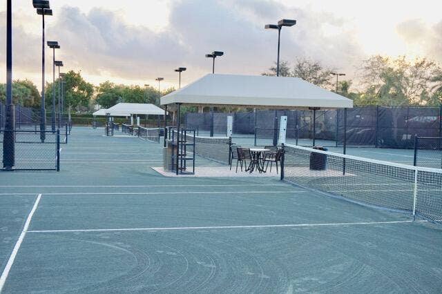 7326 Cortes Lake Drive, Delray Beach, FL 33446 6 HAR-TRU LIGHTED TENNIS COURTS