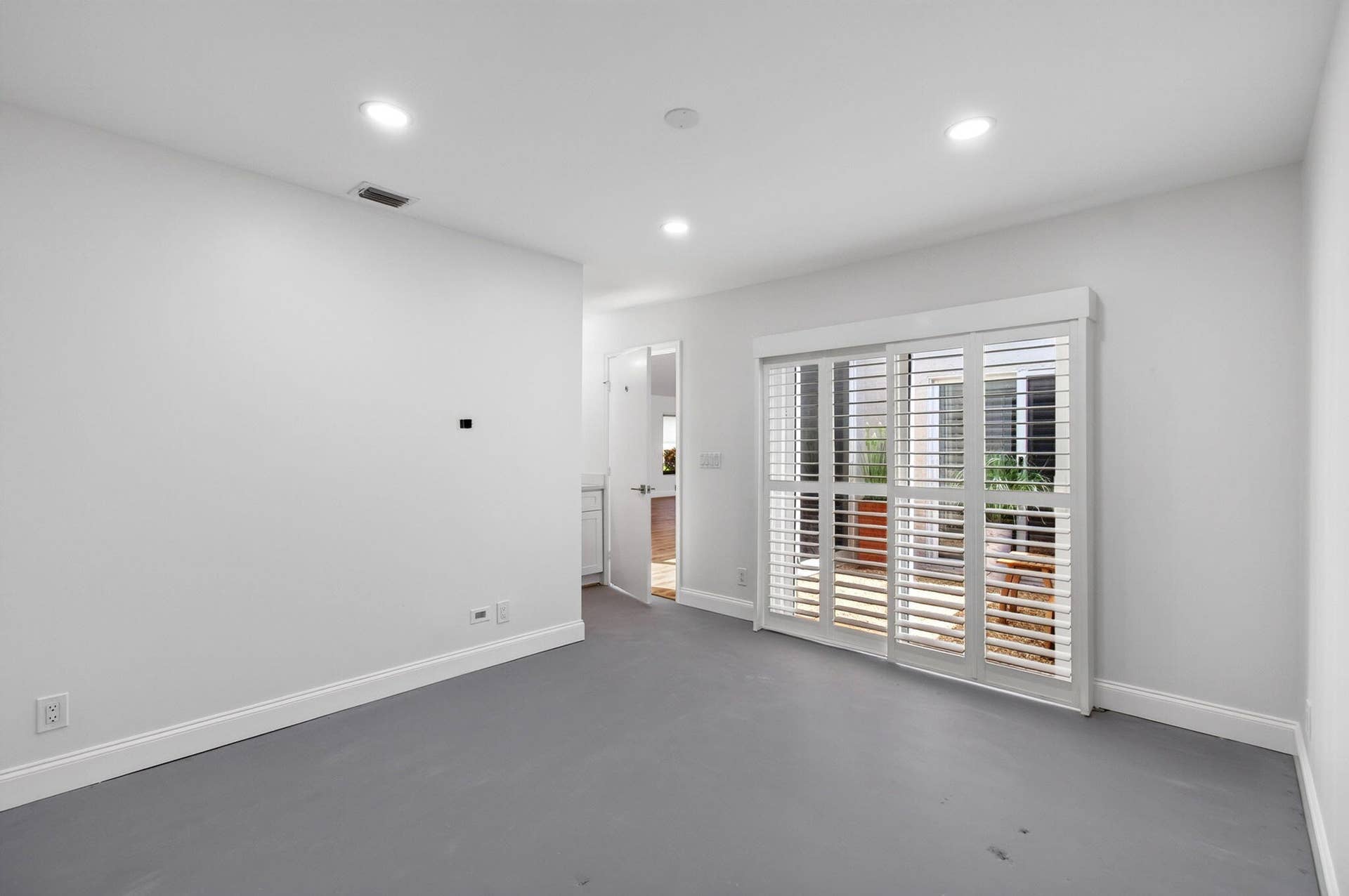 15441 Strathearn Drive, Delray Beach, FL 33446 Overlooking the Atrium