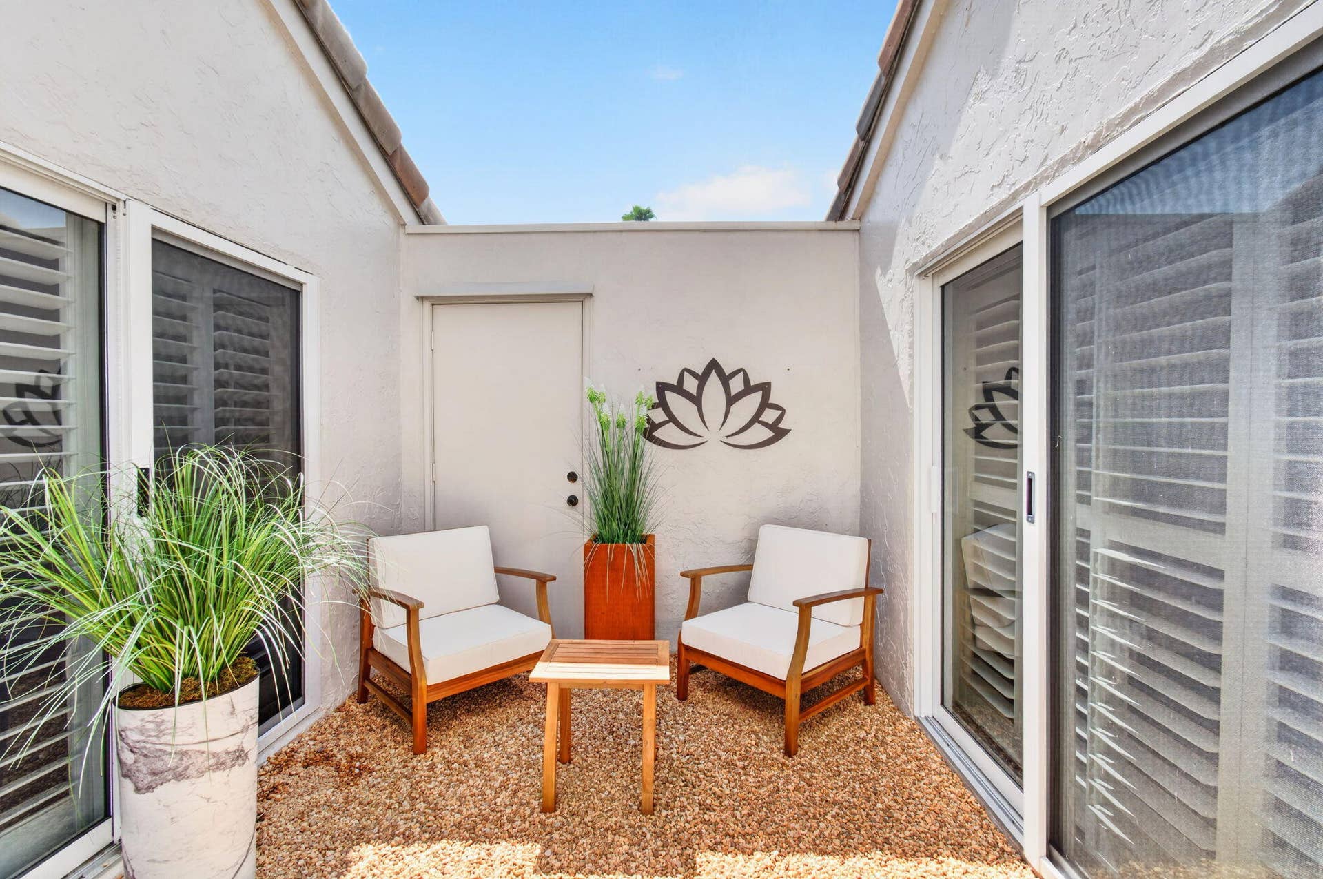 15441 Strathearn Drive, Delray Beach, FL 33446 Conversation Spot