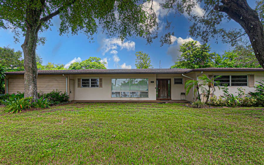 Property photo for 4511 E Country Club Circle, Plantation, FL