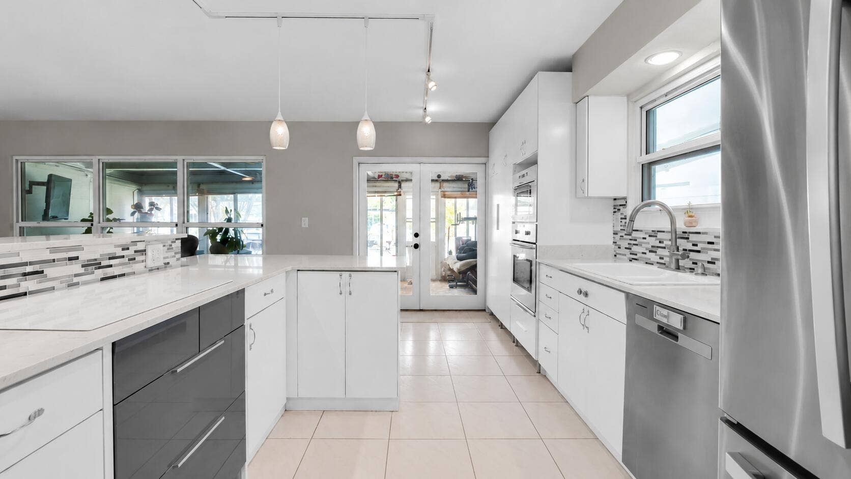 935 Nautilus Isle, Dania Beach, FL 33004 935 Chat kichen 2