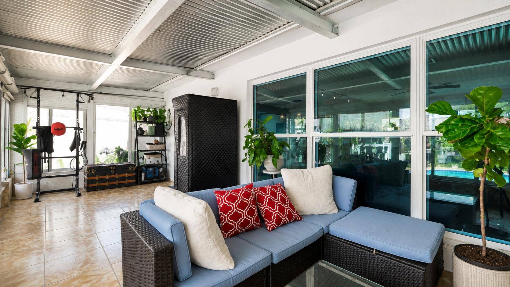 935 Nautilus Isle, Dania Beach, FL 33004 935 Chat sunroom 2
