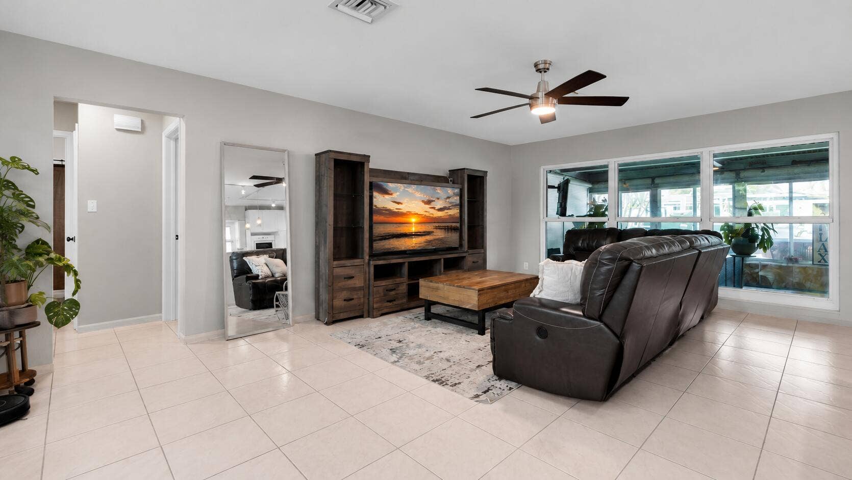 935 Nautilus Isle, Dania Beach, FL 33004 935 Chat living room 4