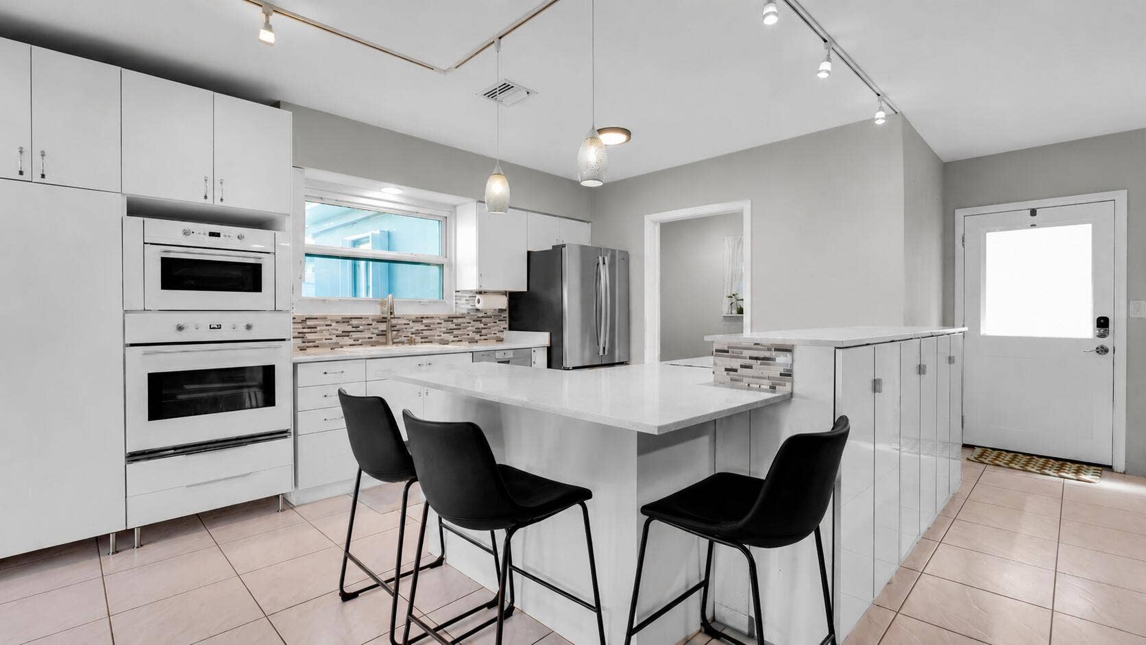 935 Nautilus Isle, Dania Beach, FL 33004 935 Chat Kitchen 3