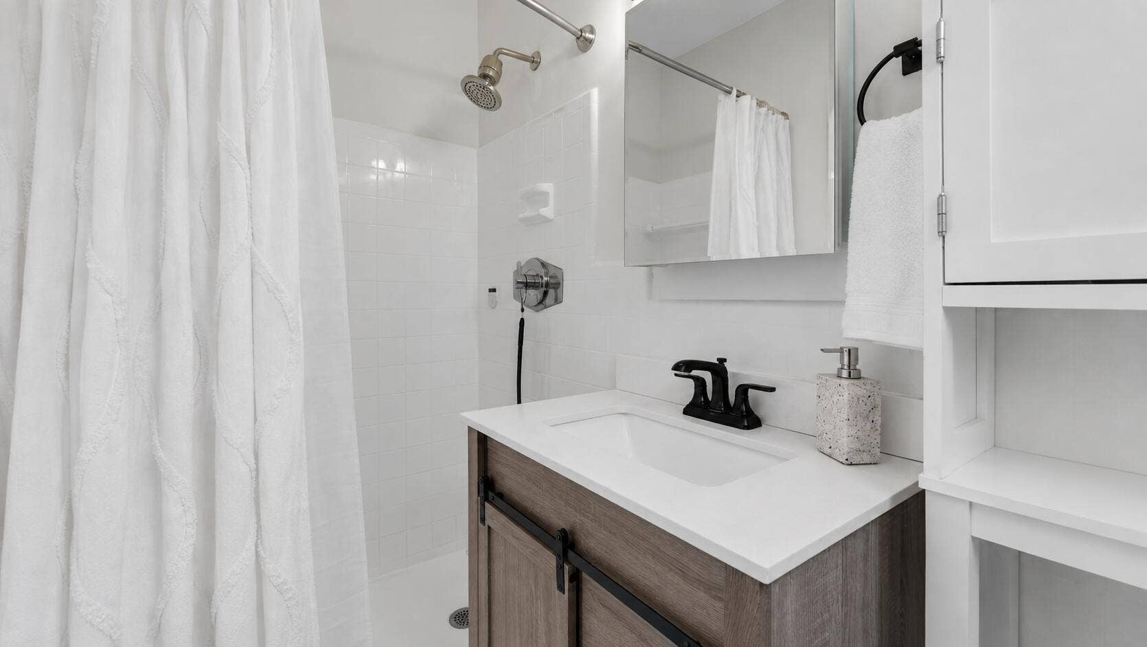 935 Nautilus Isle, Dania Beach, FL 33004 935 Chat master shower