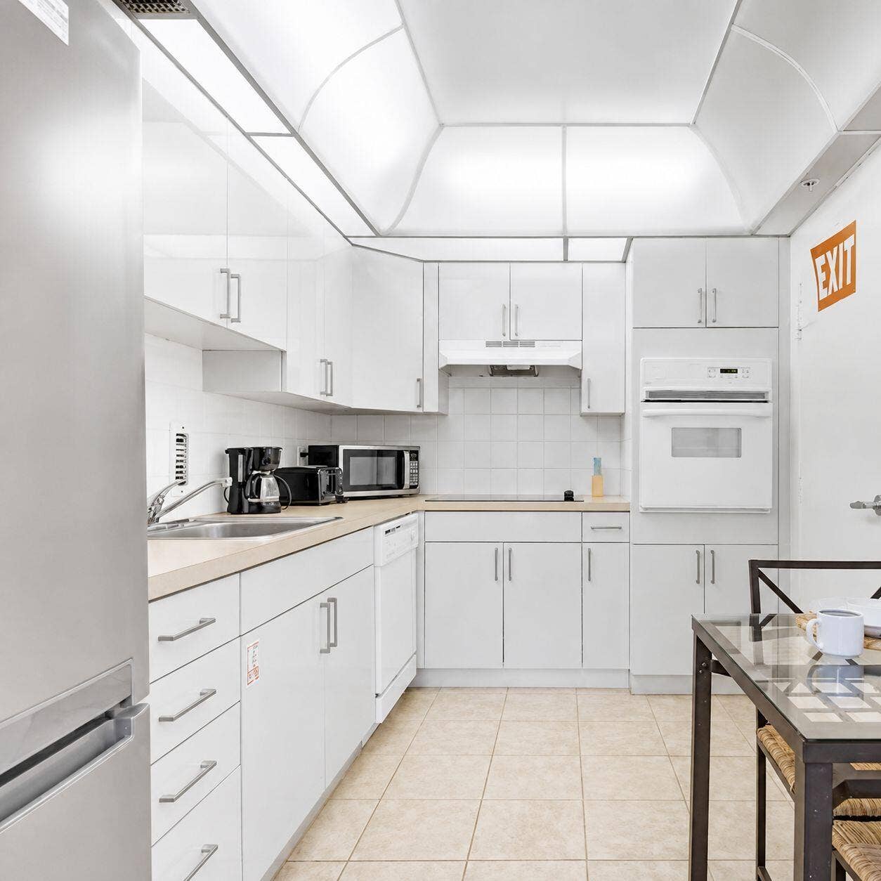 3801 S Ocean Drive, #8b, Hollywood, FL 33019 WhatsApp Image 2026-08-18 at 20.11.21