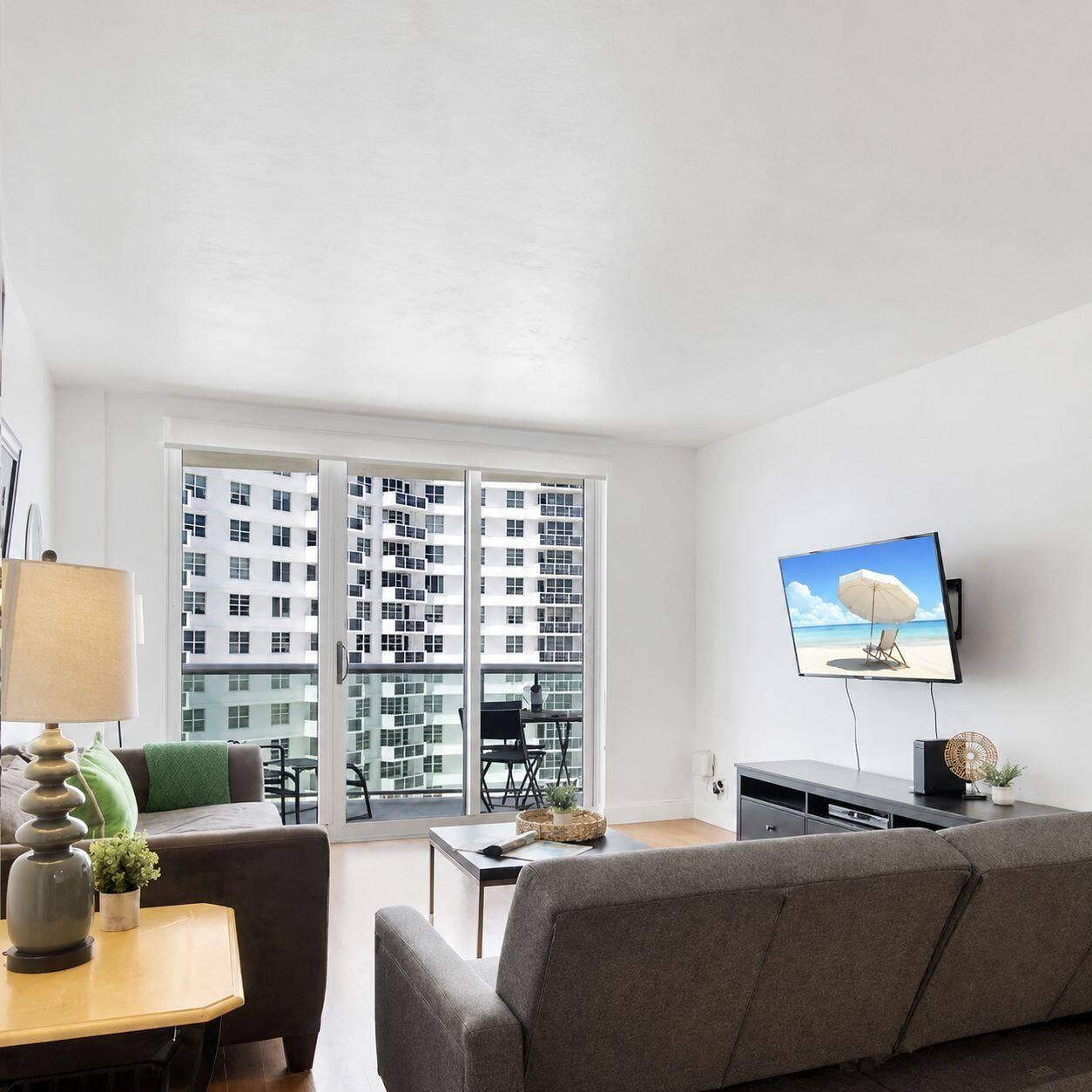 3801 S Ocean Drive, #8b, Hollywood, FL 33019 living2