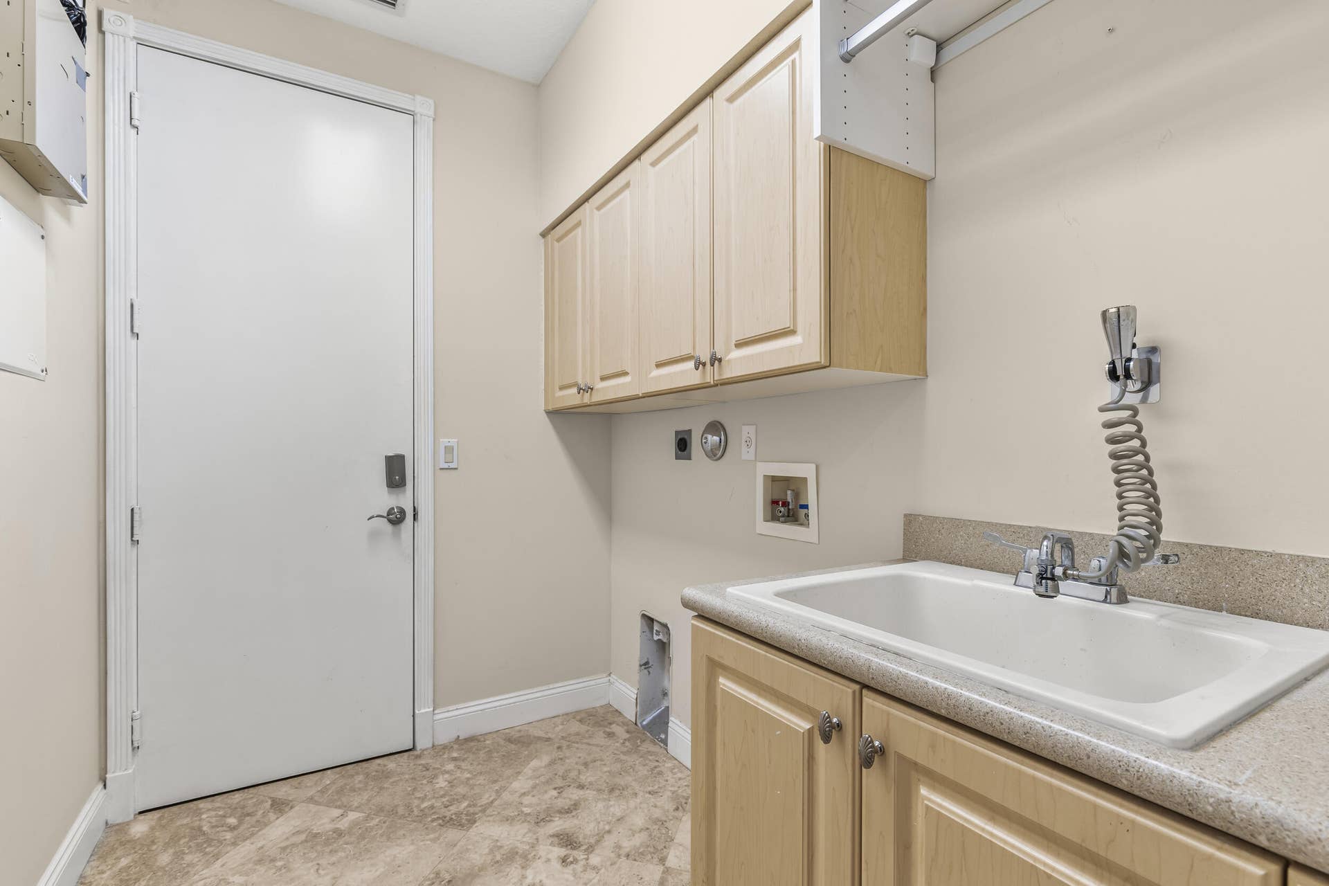 6966 Great Falls Circle, Boynton Beach, FL 33437 1st Floor Laundry (Washer & Dryer included)