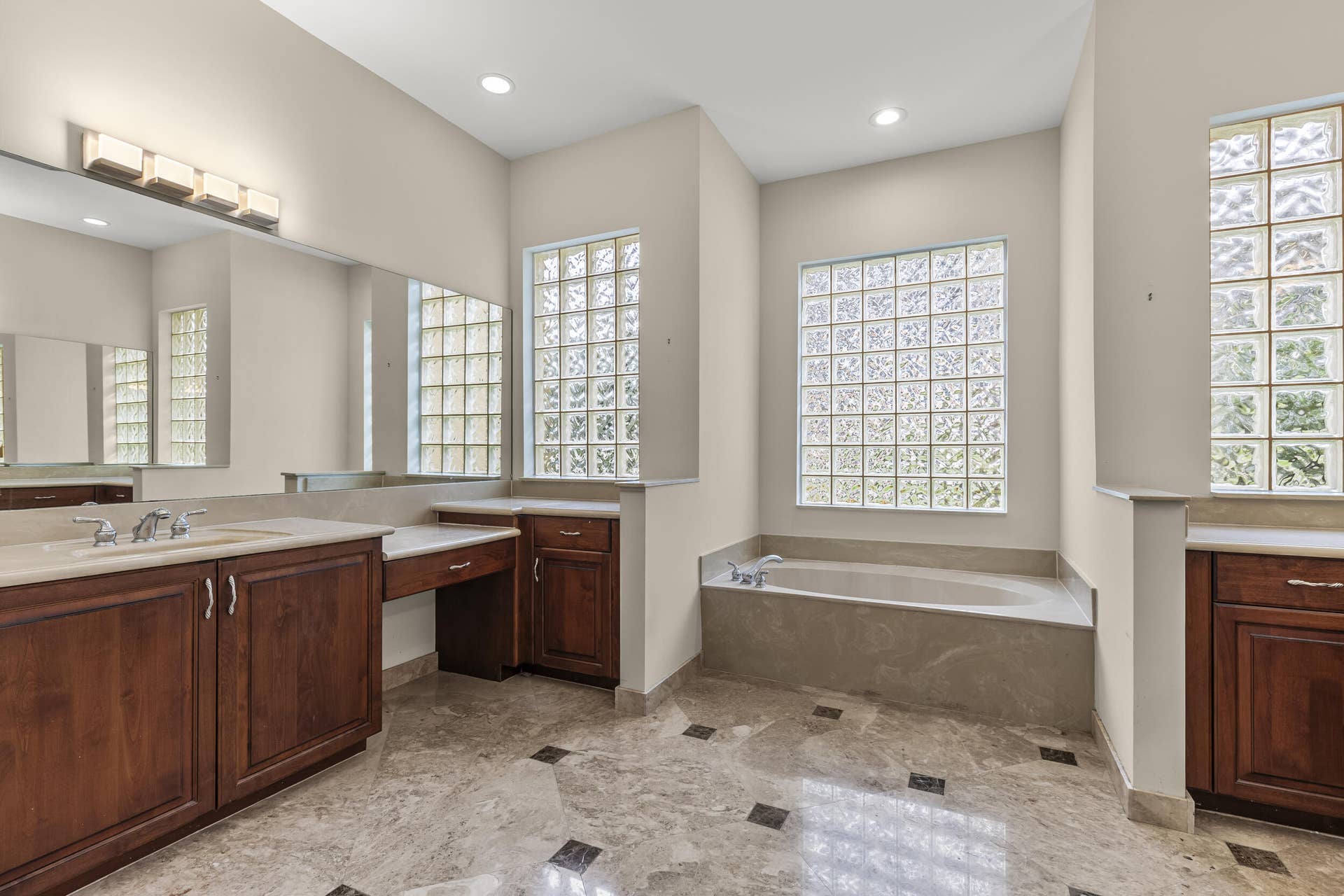 6966 Great Falls Circle, Boynton Beach, FL 33437 Primary Bathroom 1st Floor
