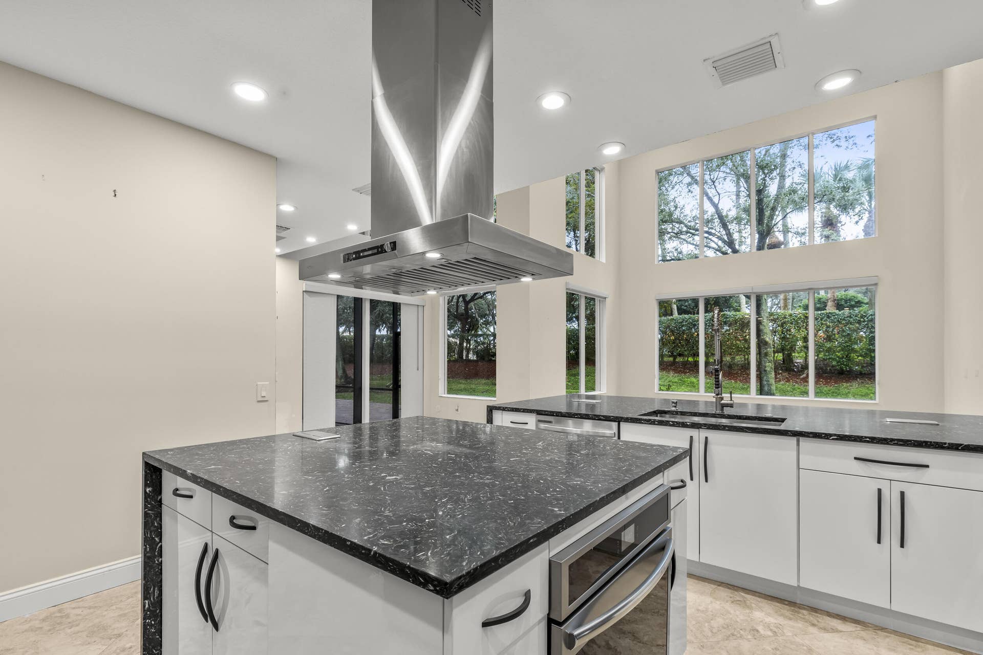 6966 Great Falls Circle, Boynton Beach, FL 33437 Kithcen Center Island
