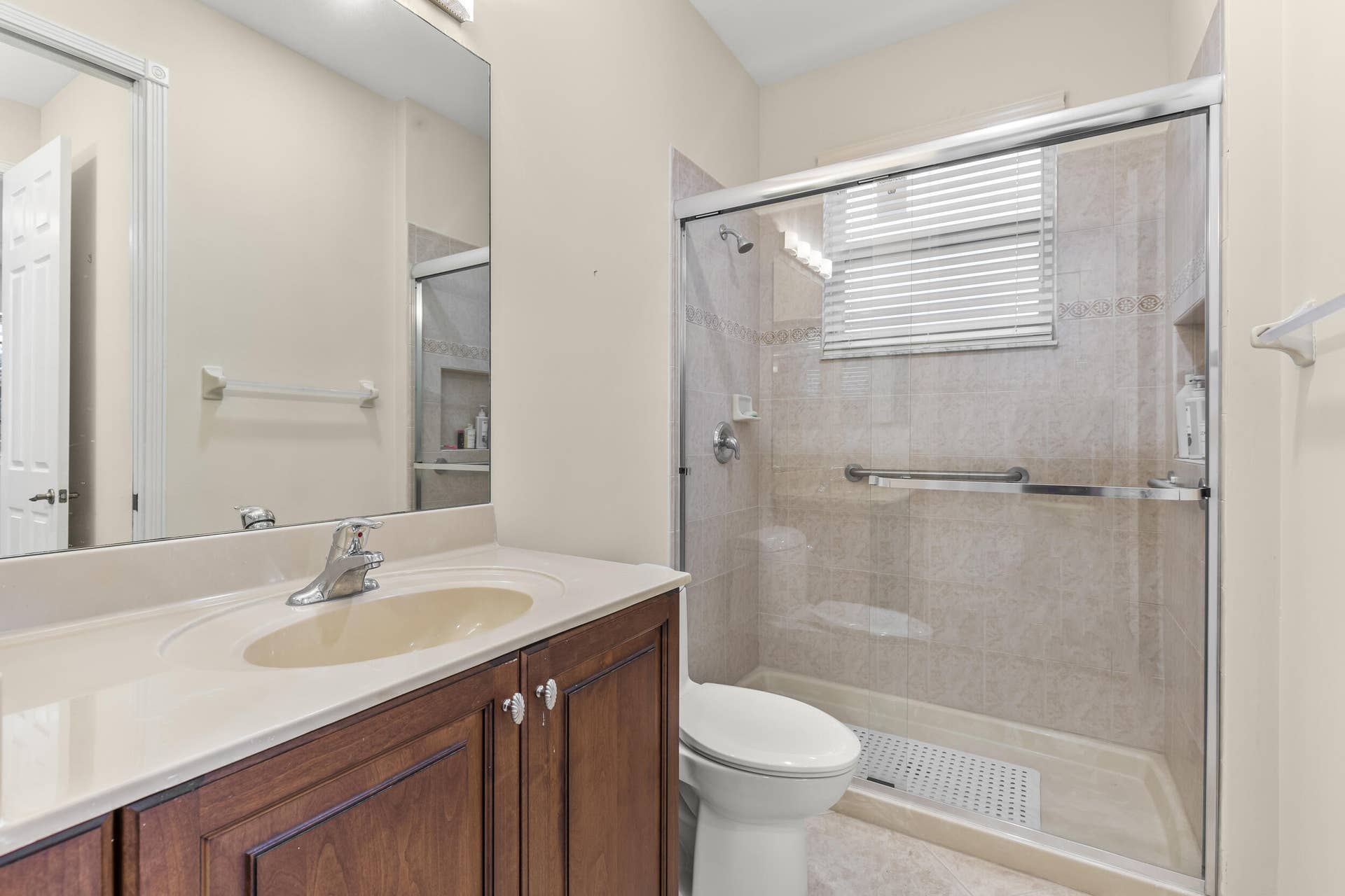 6966 Great Falls Circle, Boynton Beach, FL 33437 2nd story full bath