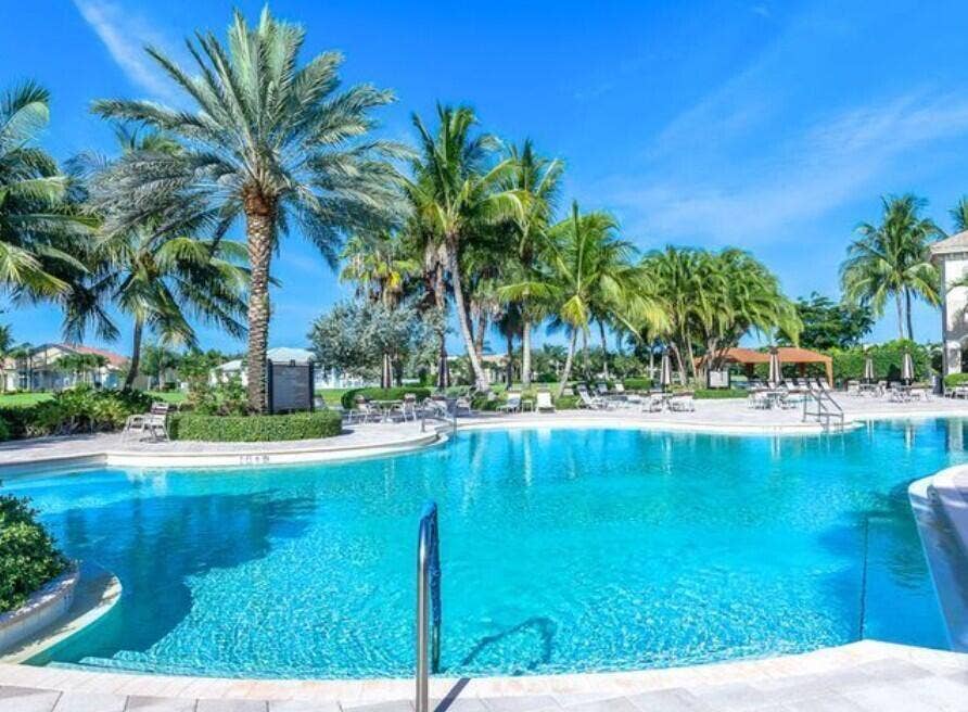 6966 Great Falls Circle, Boynton Beach, FL 33437 Valencia Pointe Clubhouse Pool