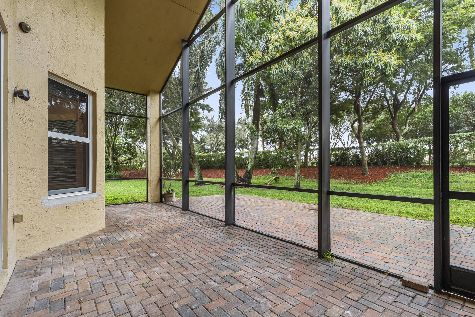 6966 Great Falls Circle, Boynton Beach, FL 33437 Screened in patio