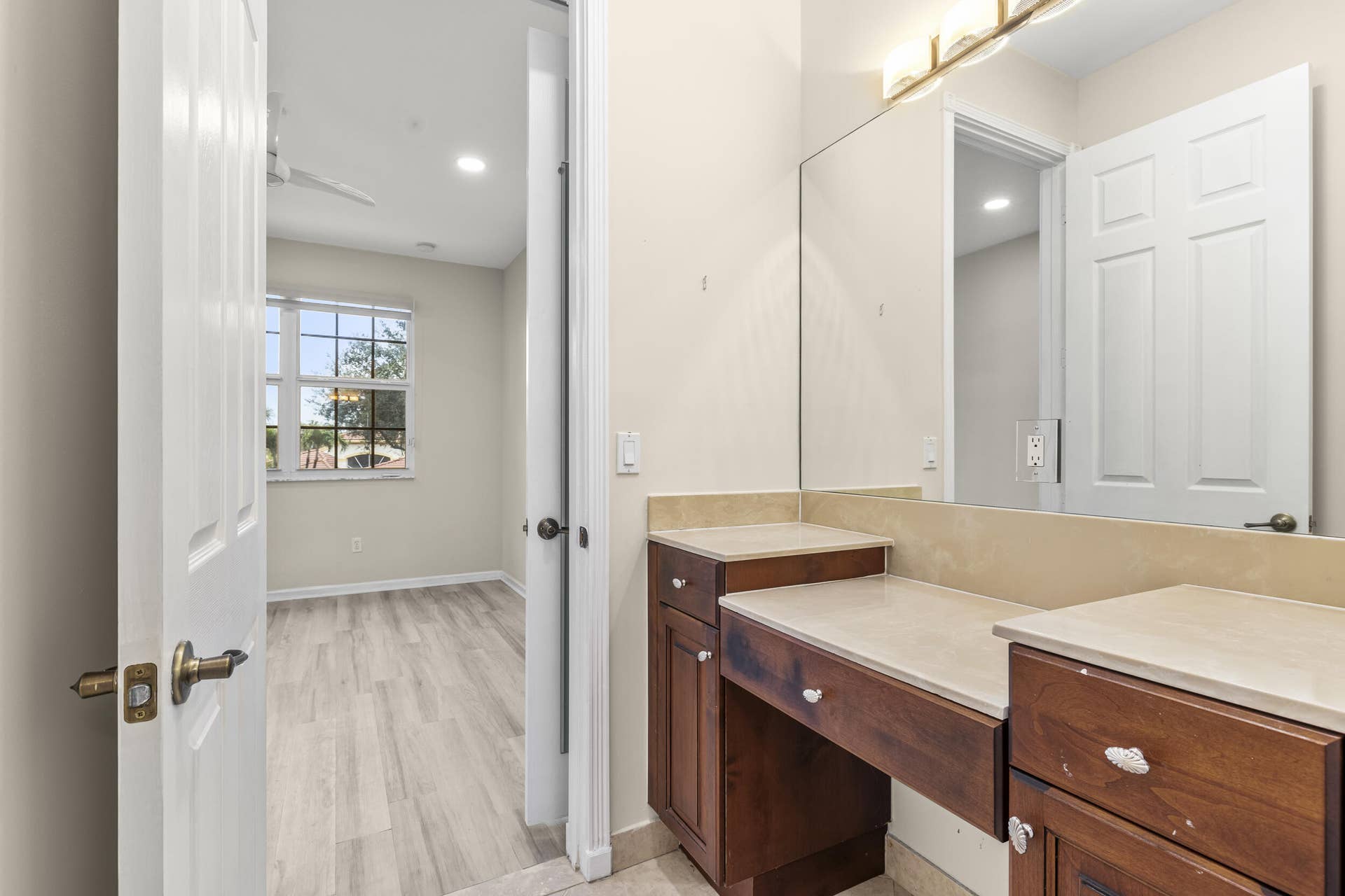 6966 Great Falls Circle, Boynton Beach, FL 33437 2nd story bath