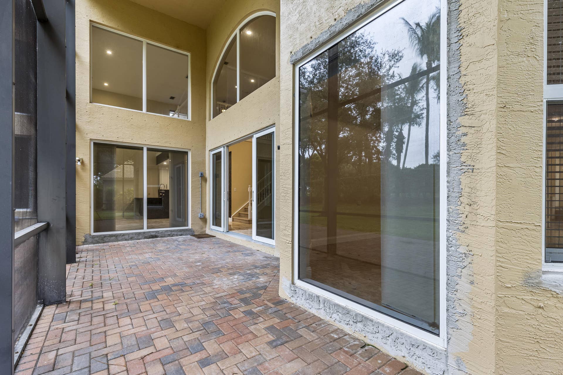 6966 Great Falls Circle, Boynton Beach, FL 33437 Screened in patio