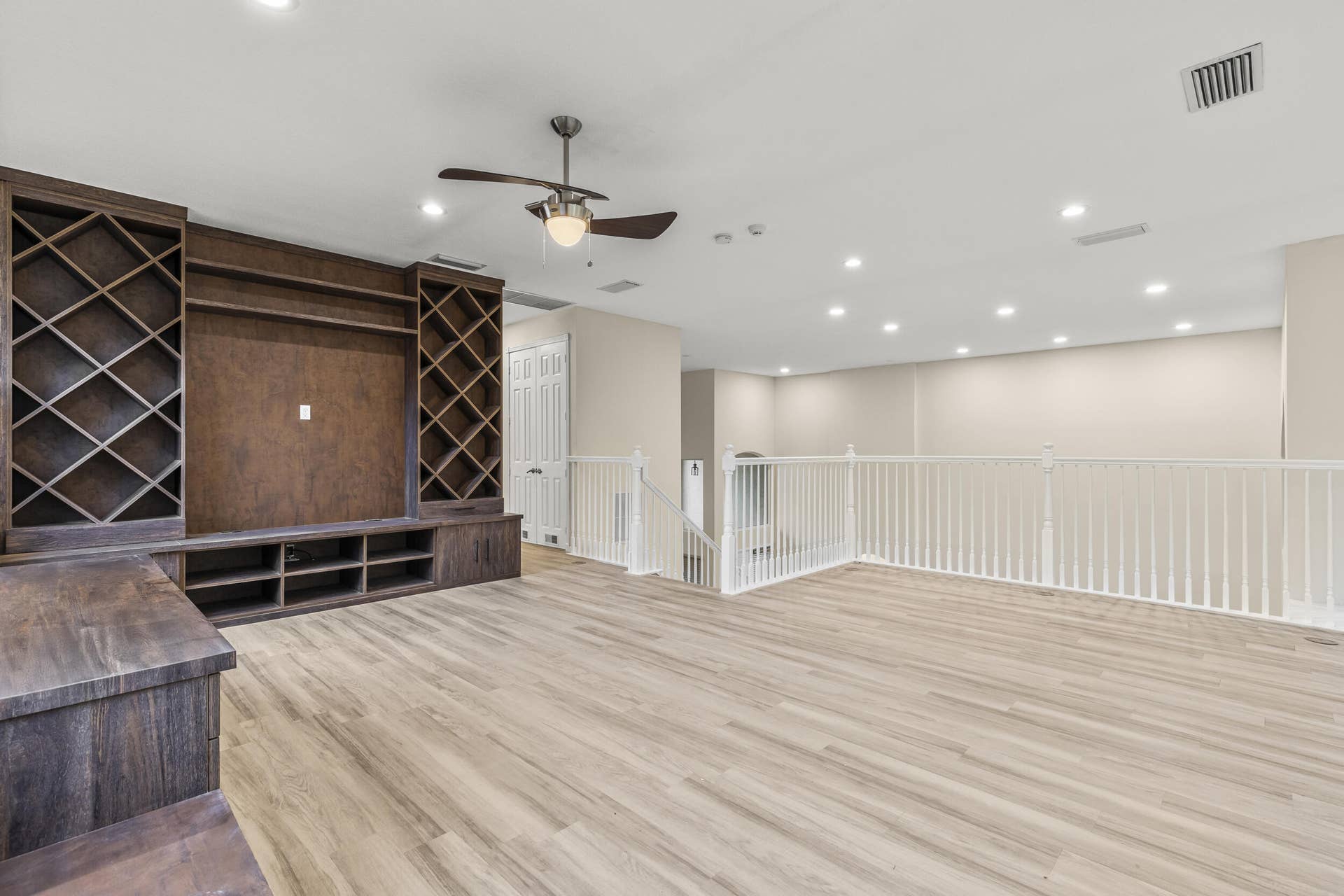 6966 Great Falls Circle, Boynton Beach, FL 33437 2nd story Loft with built ins