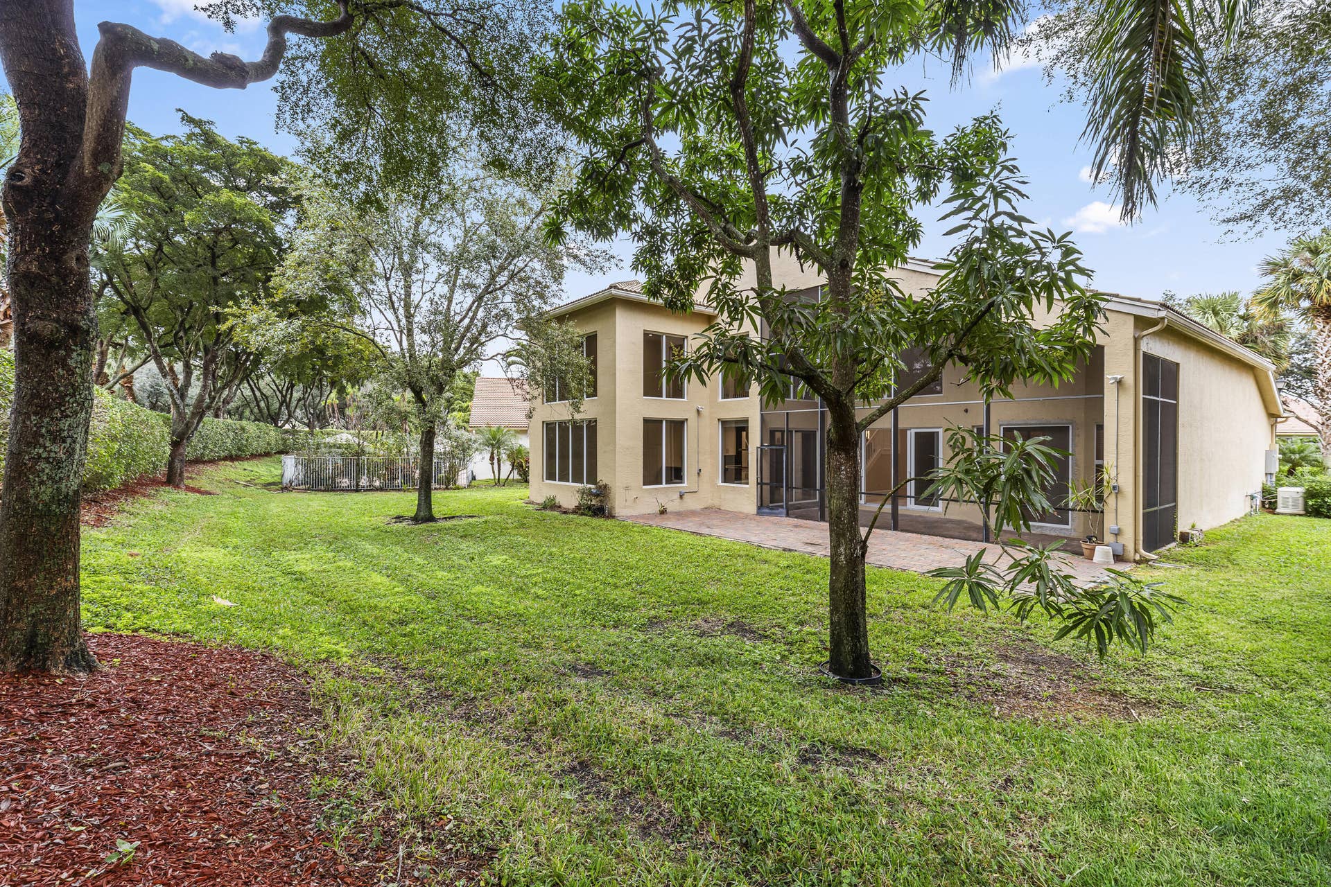 6966 Great Falls Circle, Boynton Beach, FL 33437 Backyard with mature landscaping